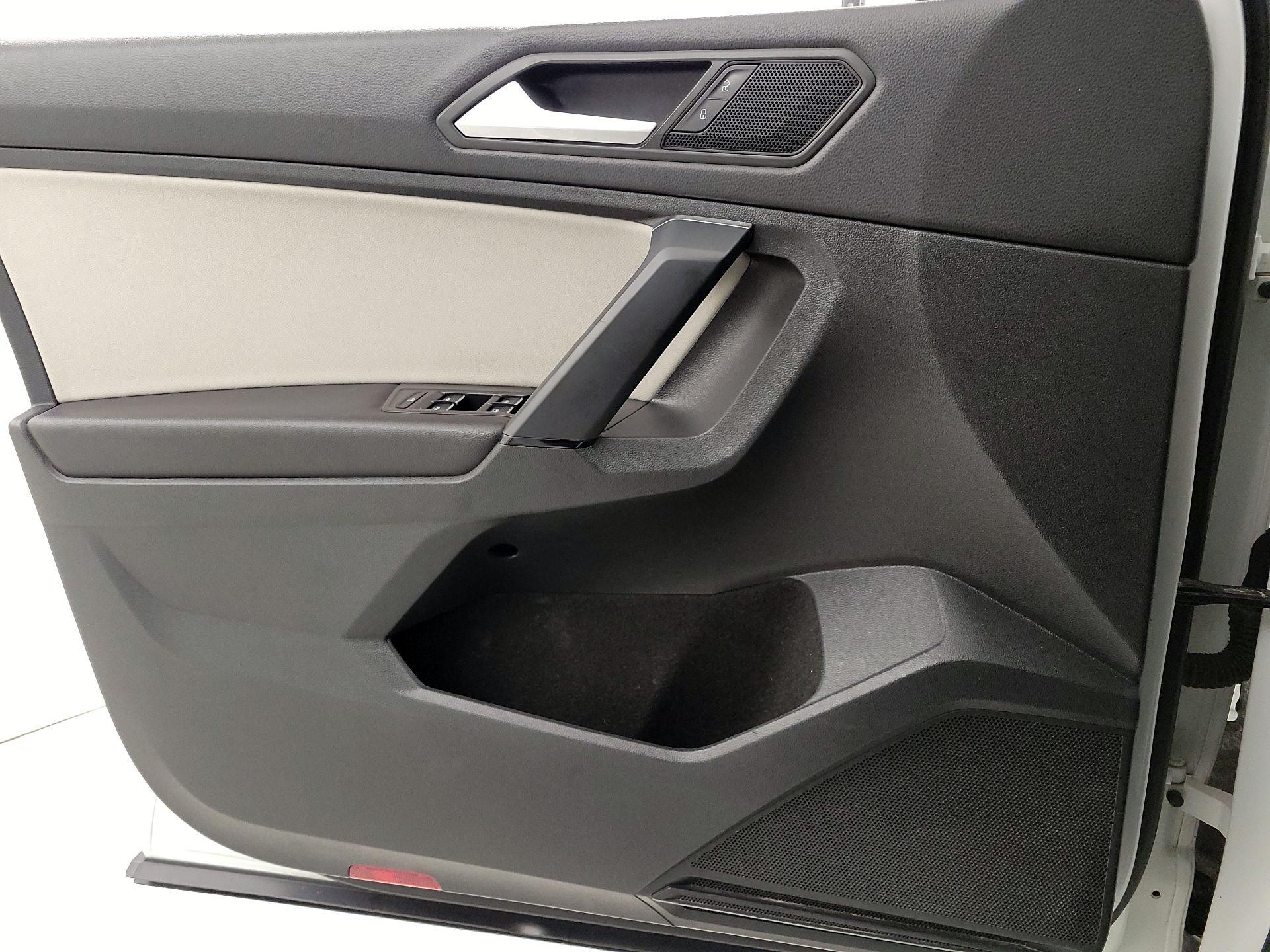 Thumbnail: 2019 Volkswagen Tiguan - 12