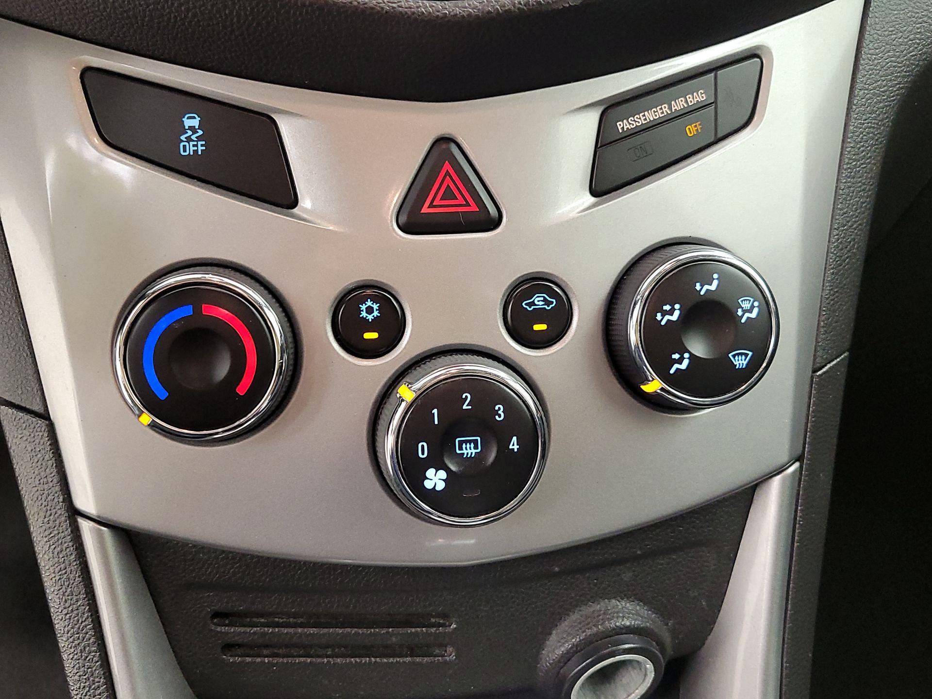 Thumbnail: 2015 Chevrolet Trax - 16