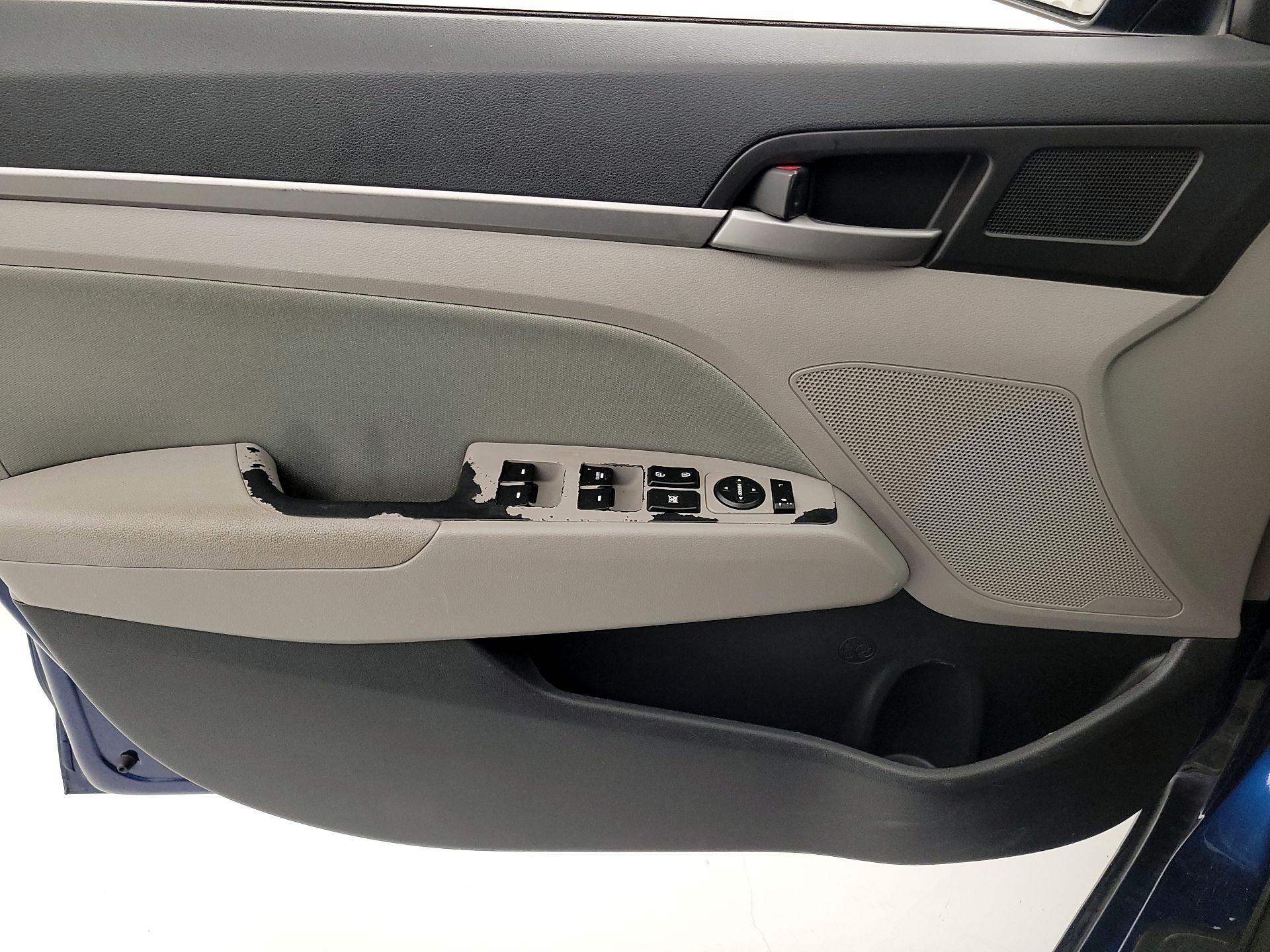 Thumbnail: 2018 Hyundai Elantra - 12