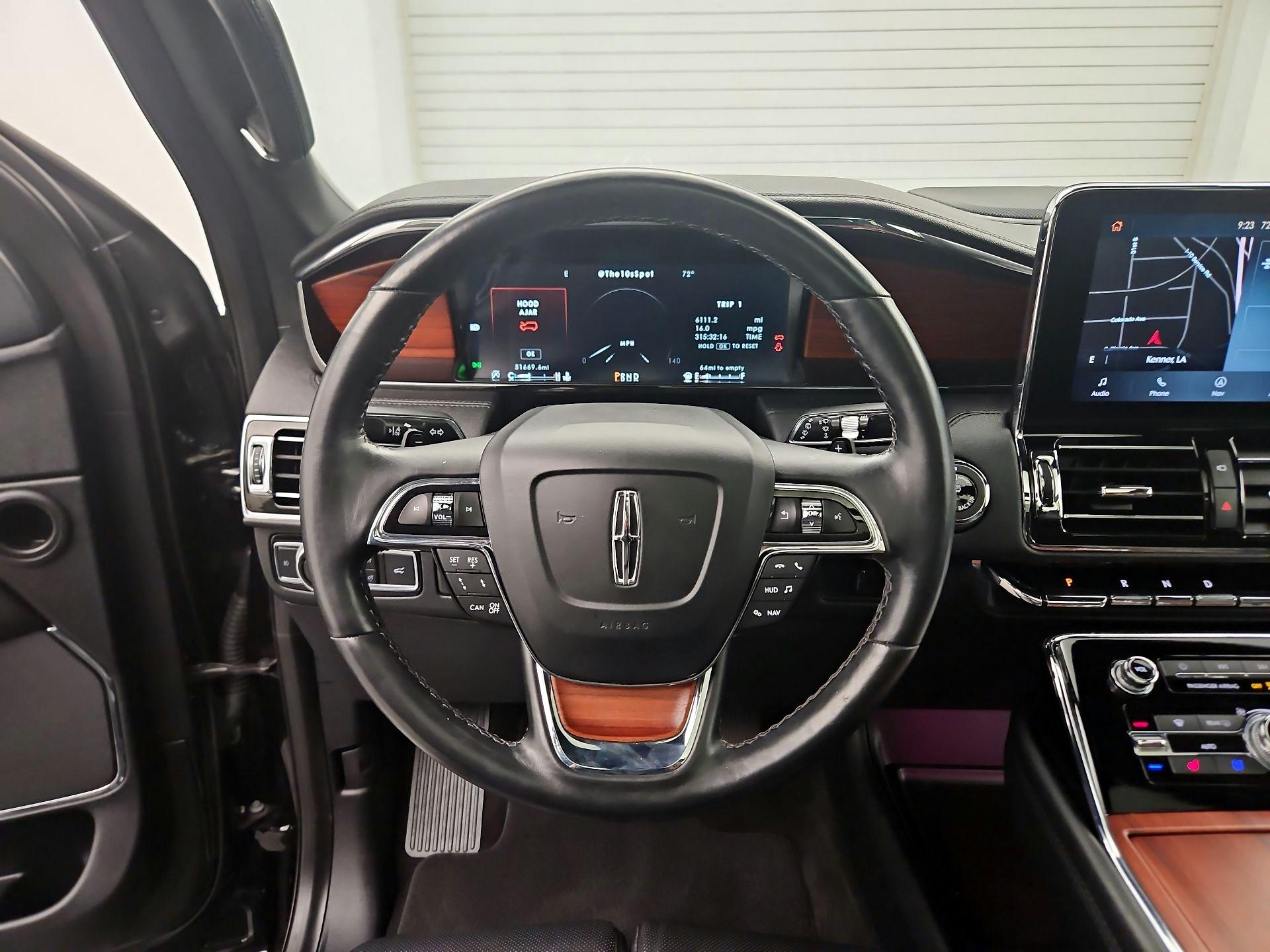 Thumbnail: 2021 Lincoln Navigator L - 10