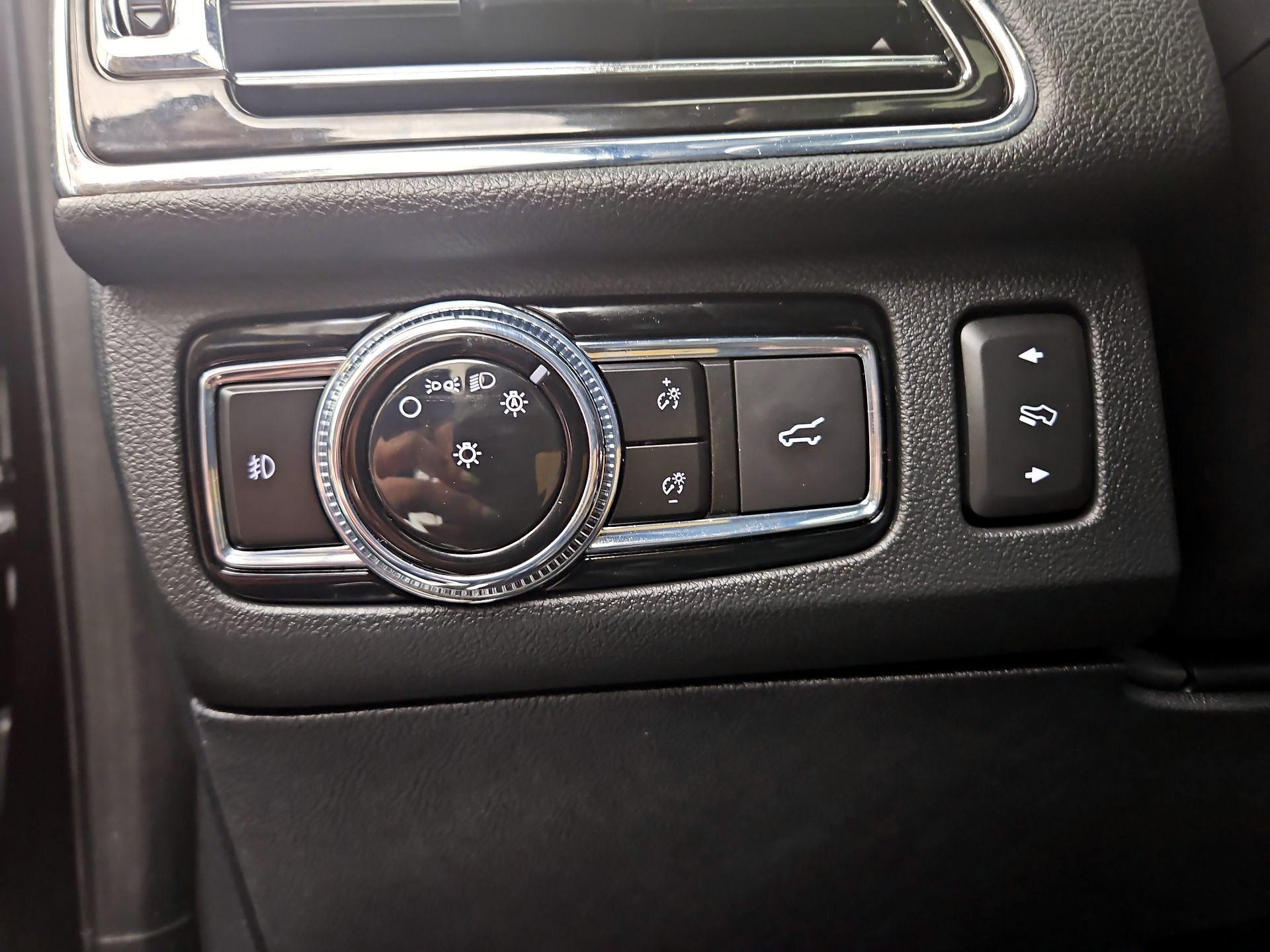 Thumbnail: 2021 Lincoln Navigator L - 13