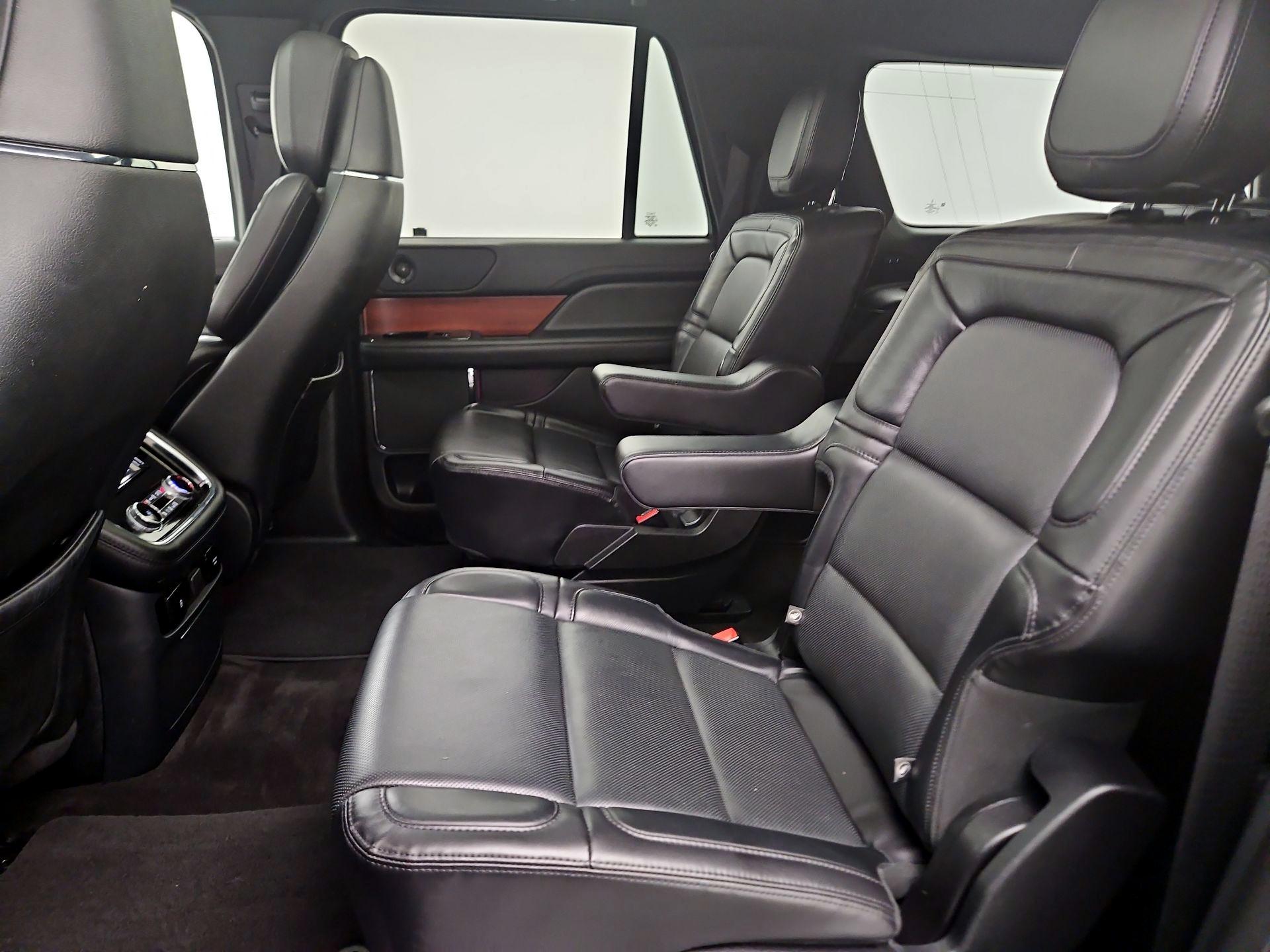 Thumbnail: 2021 Lincoln Navigator L - 17