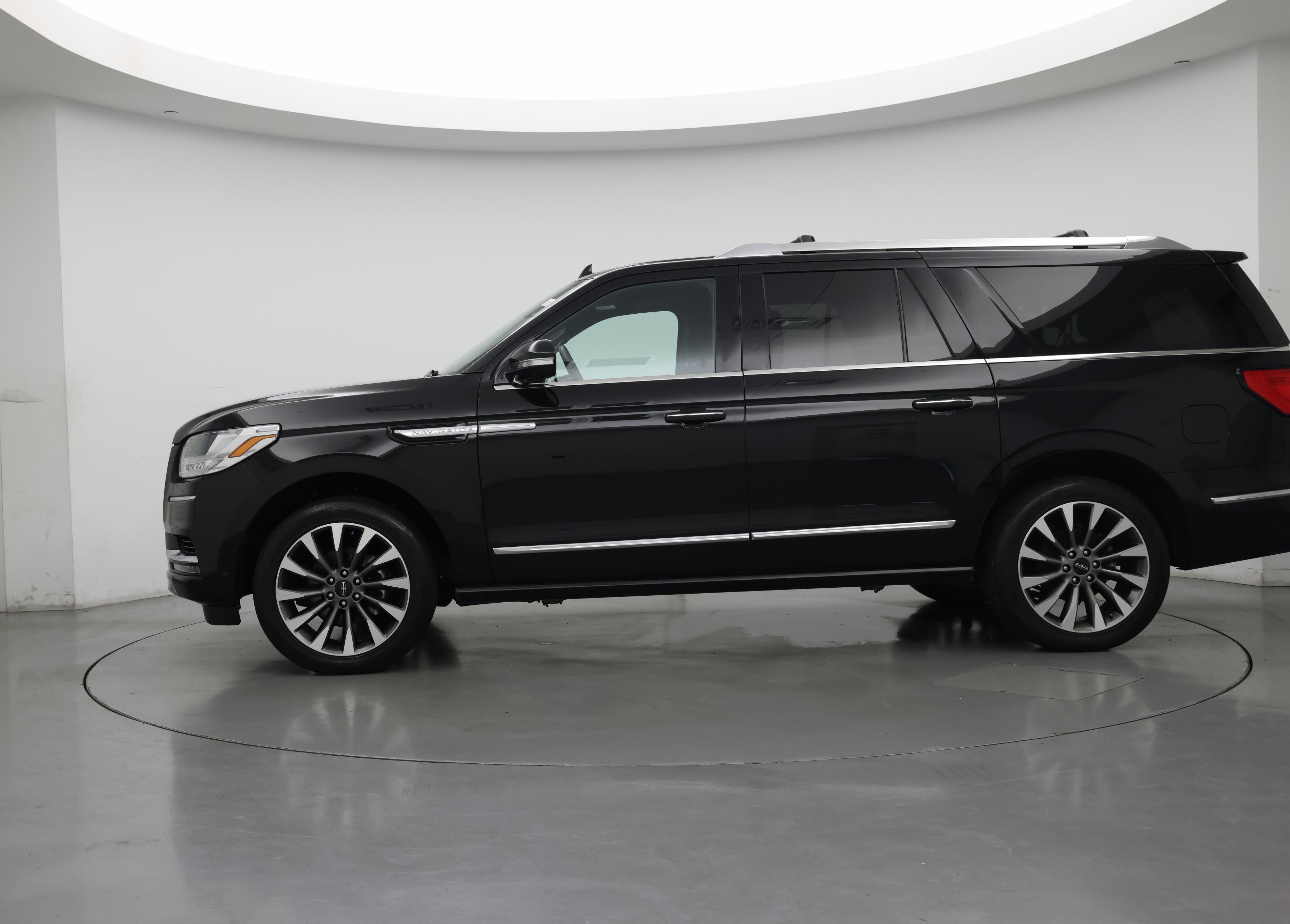 Thumbnail: 2021 Lincoln Navigator L - 3