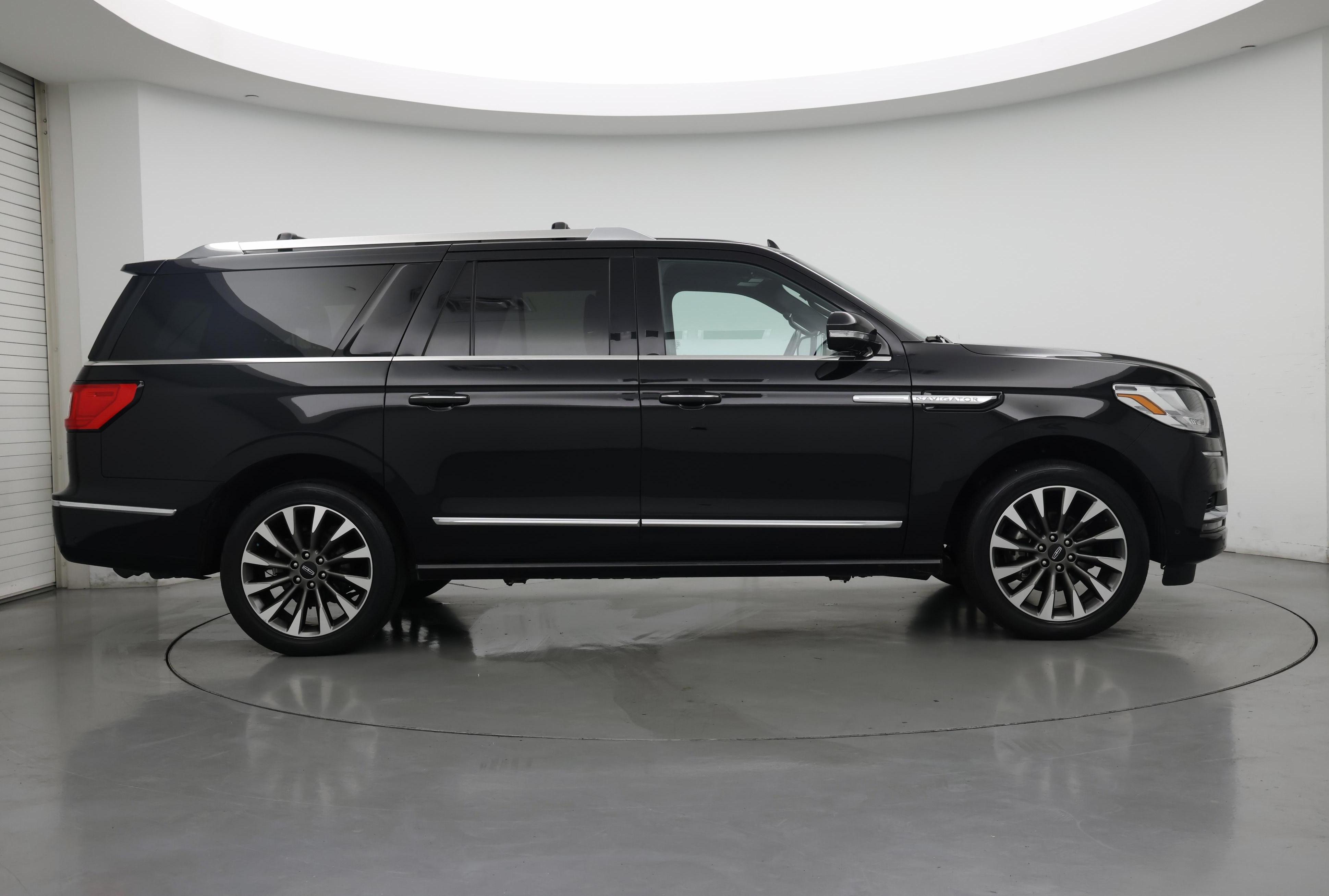 Thumbnail: 2021 Lincoln Navigator L - 7