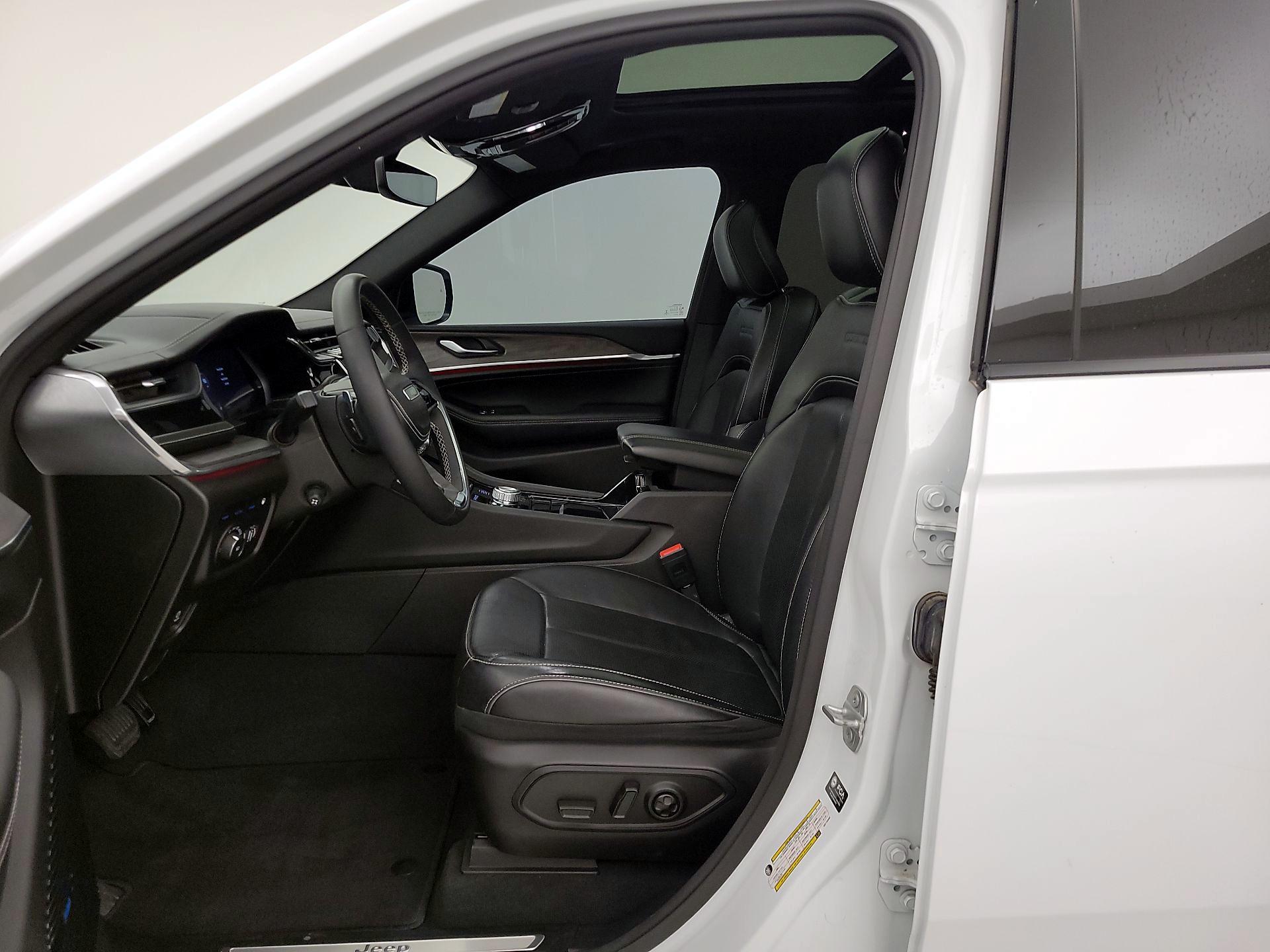 Thumbnail: 2022 Jeep Grand Cherokee - 11