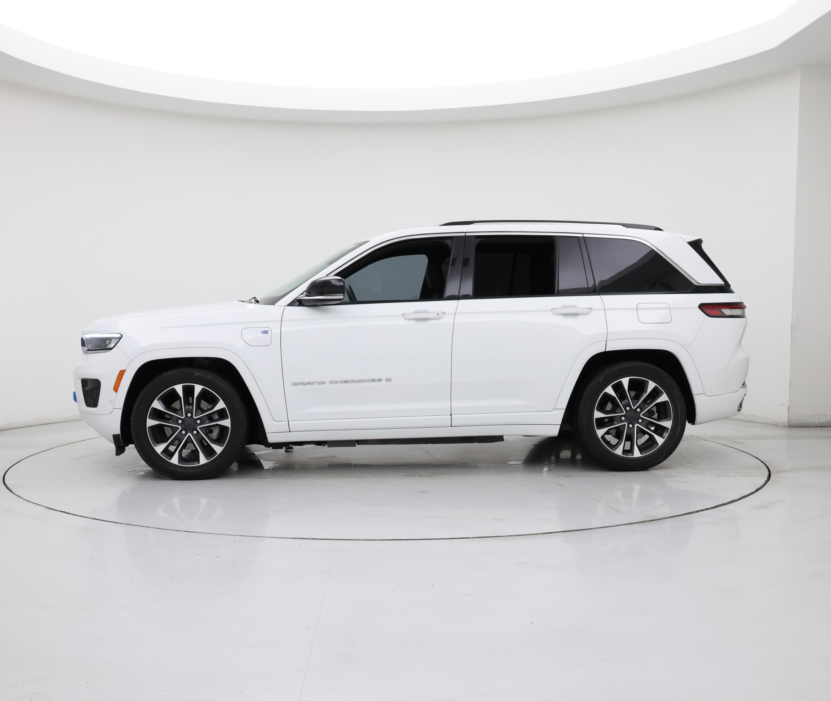 Thumbnail: 2022 Jeep Grand Cherokee - 3