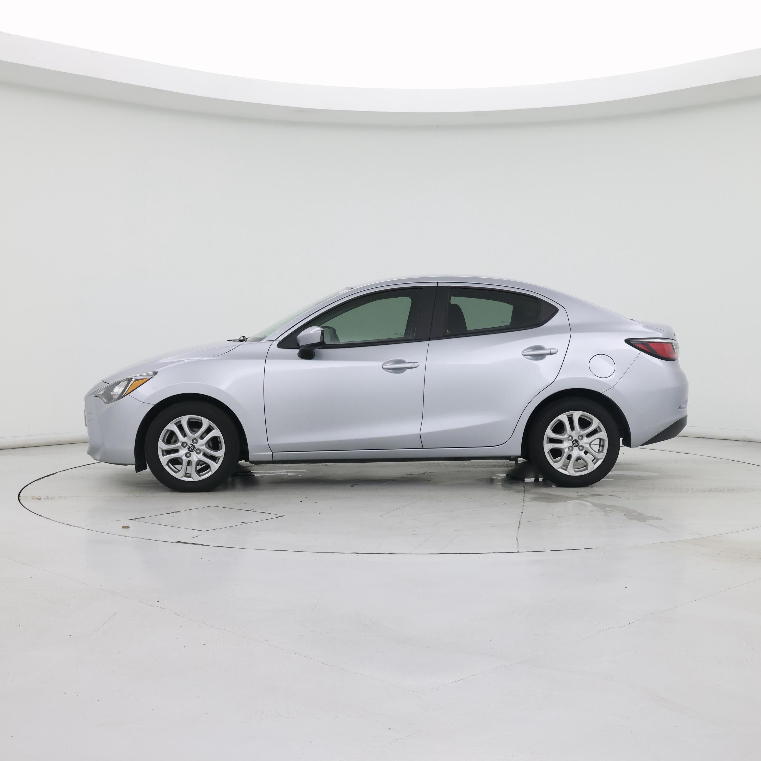 Thumbnail: 2017 Toyota Yaris iA - 3