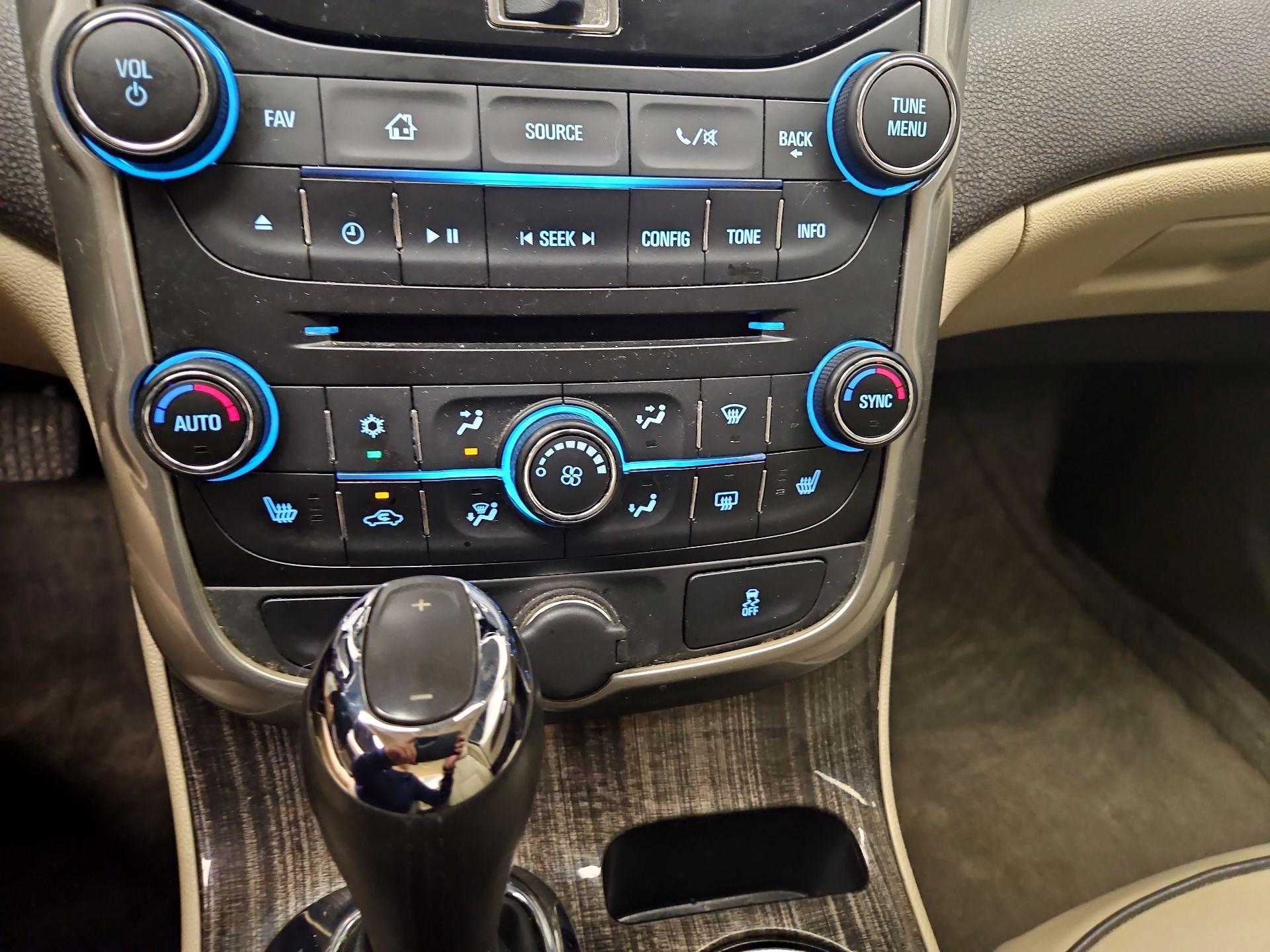 Thumbnail: 2016 Chevrolet Malibu - 15
