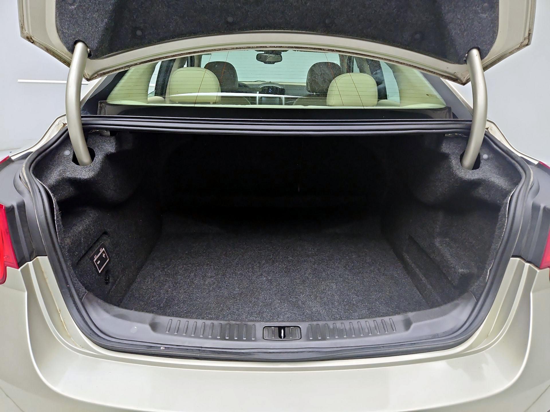 Thumbnail: 2016 Chevrolet Malibu - 19