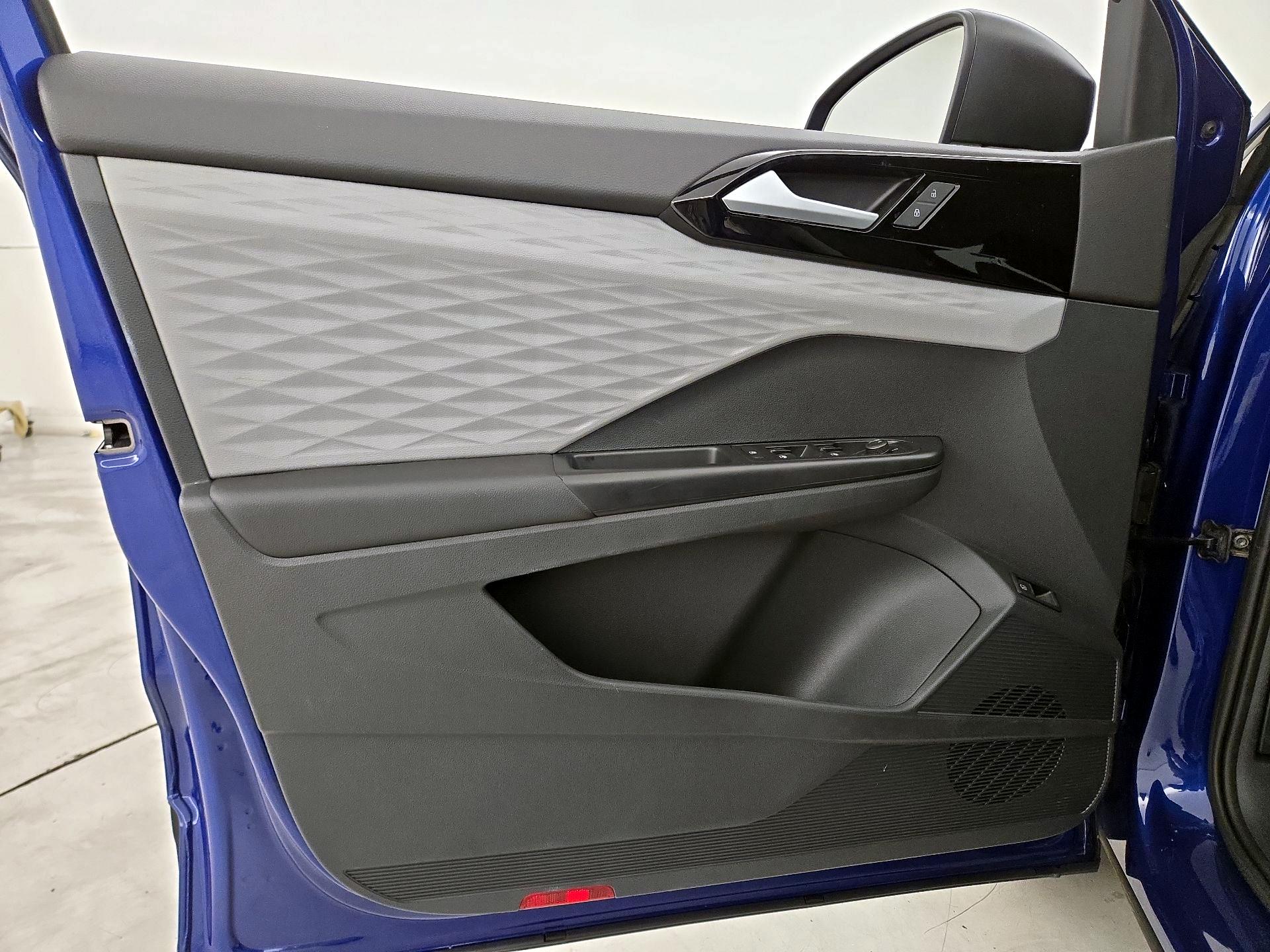 Thumbnail: 2023 Volkswagen Taos - 12