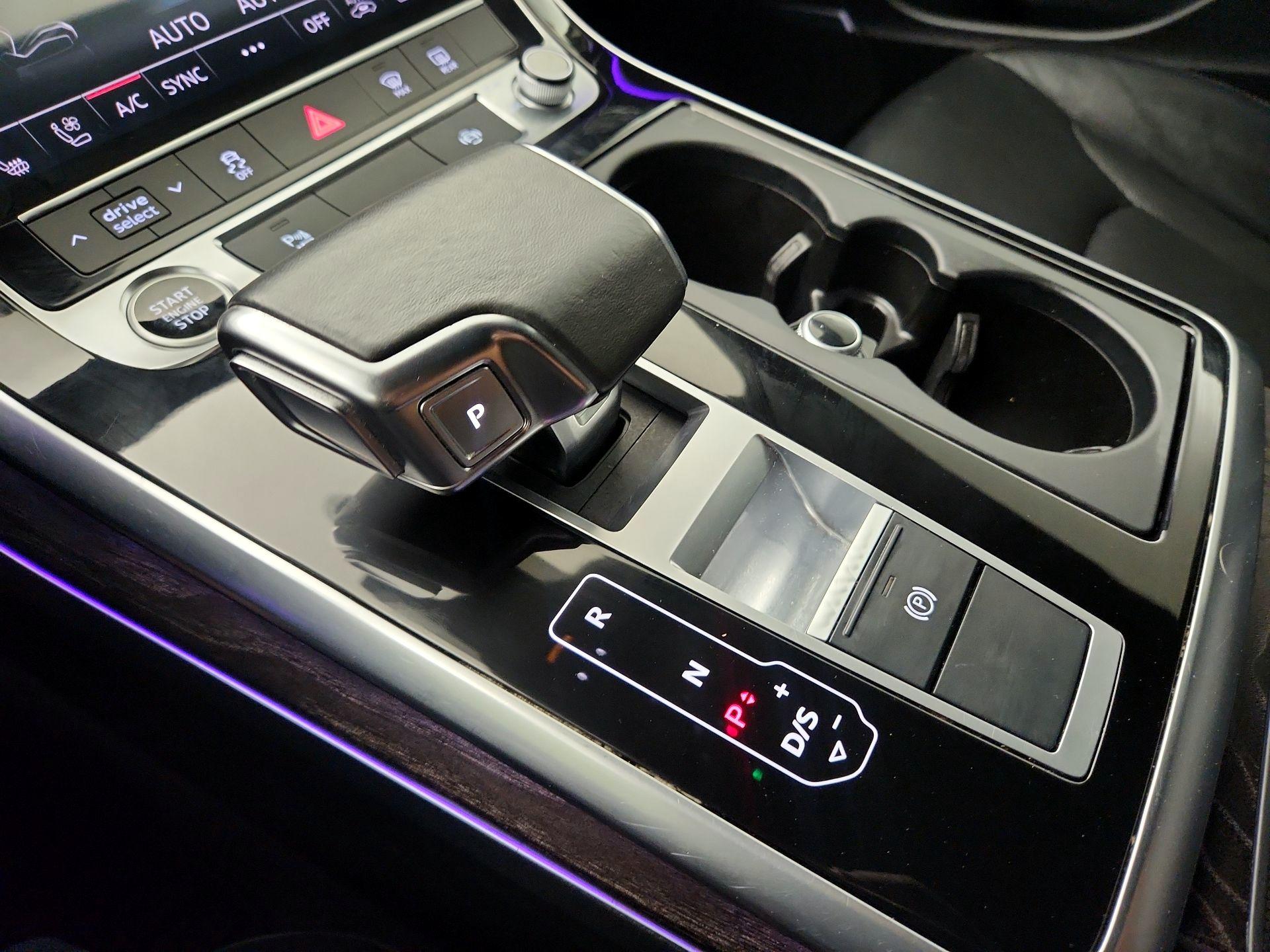 Thumbnail: 2021 Audi Q8 - 15