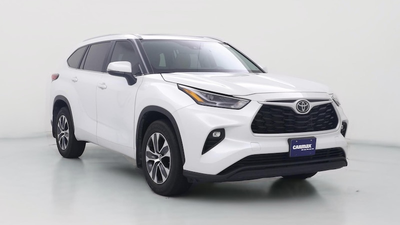 2023 Toyota Highlander XLE Hero Image