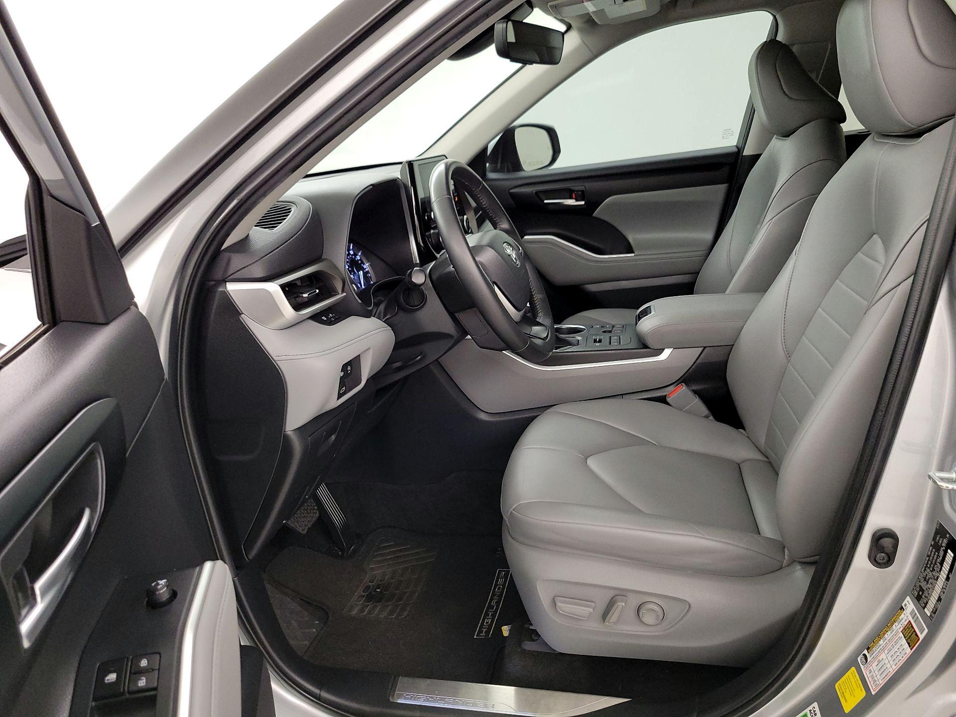 Thumbnail: 2023 Toyota Highlander - 11