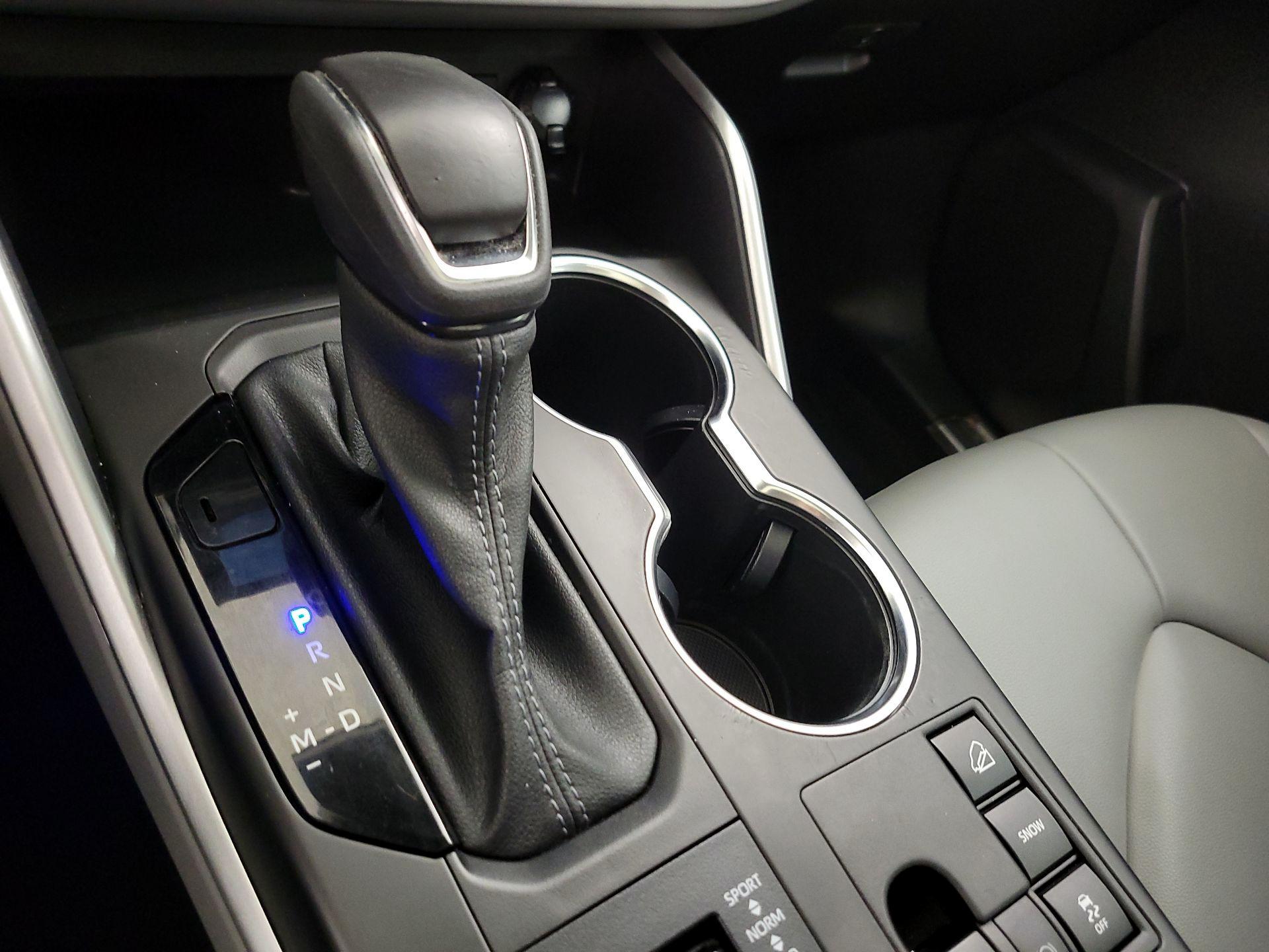 Thumbnail: 2023 Toyota Highlander - 17