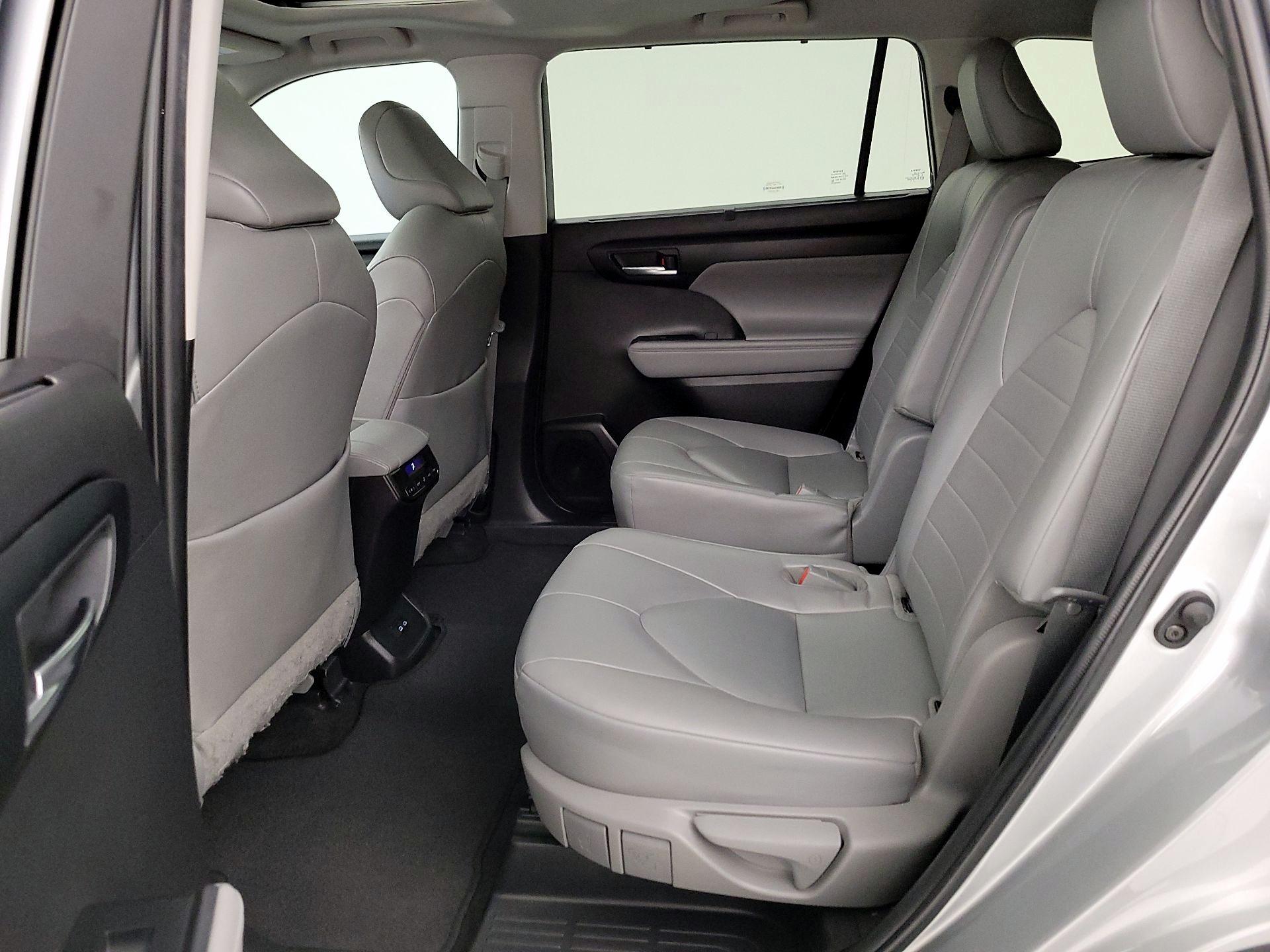 Thumbnail: 2023 Toyota Highlander - 20