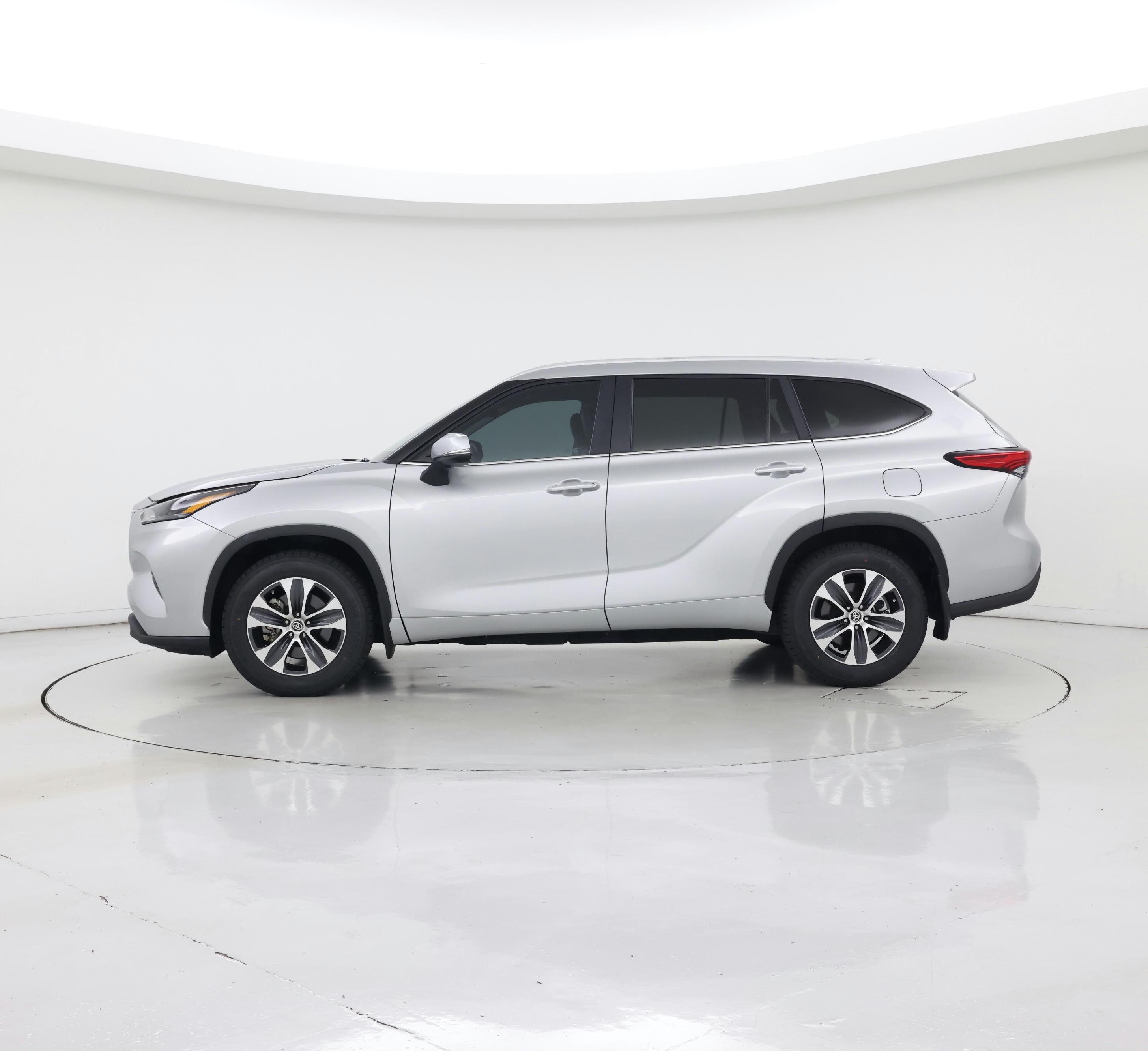 Thumbnail: 2023 Toyota Highlander - 3