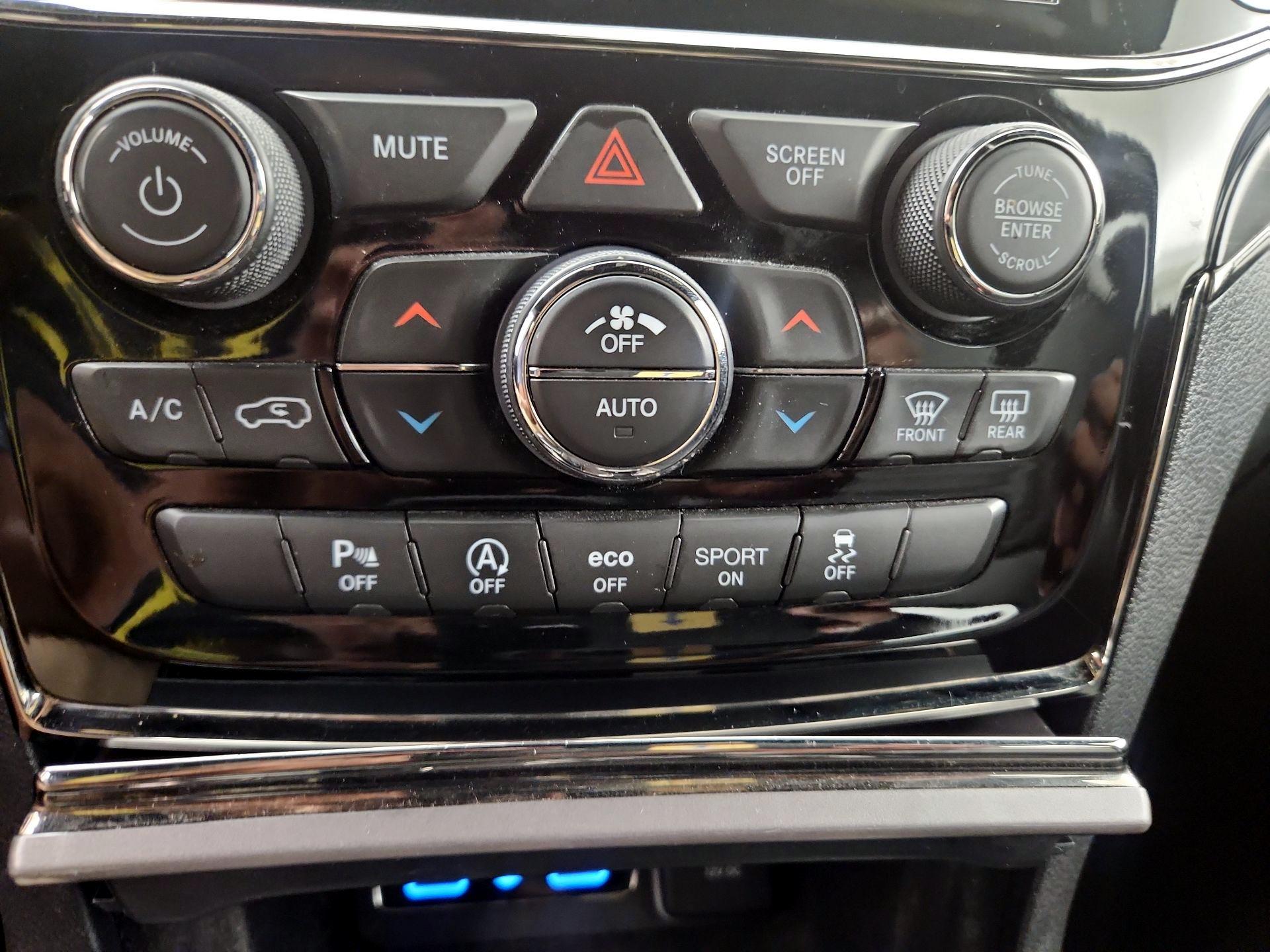 Thumbnail: 2020 Jeep Grand Cherokee - 17