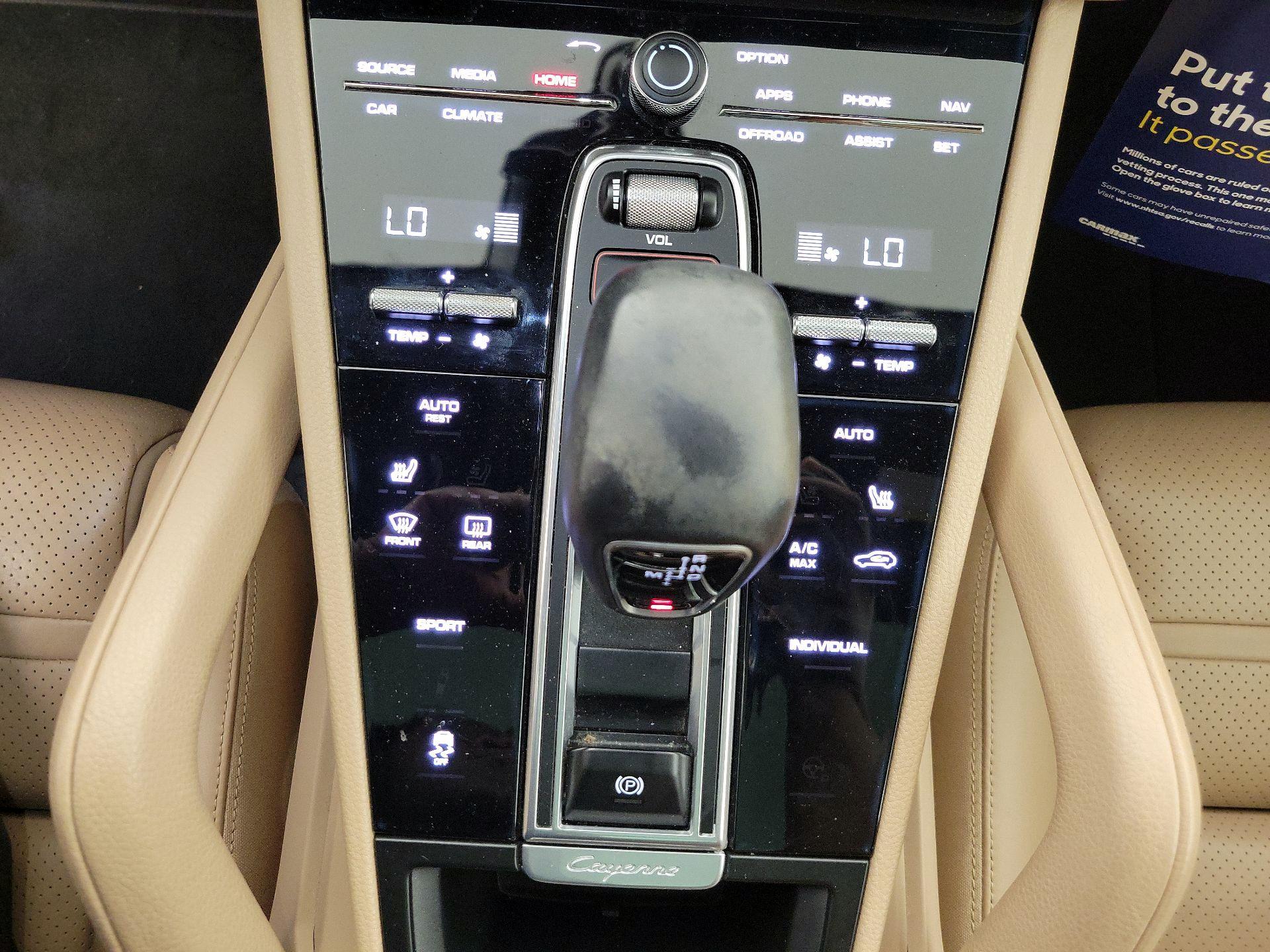 Thumbnail: 2019 Porsche Cayenne - 17