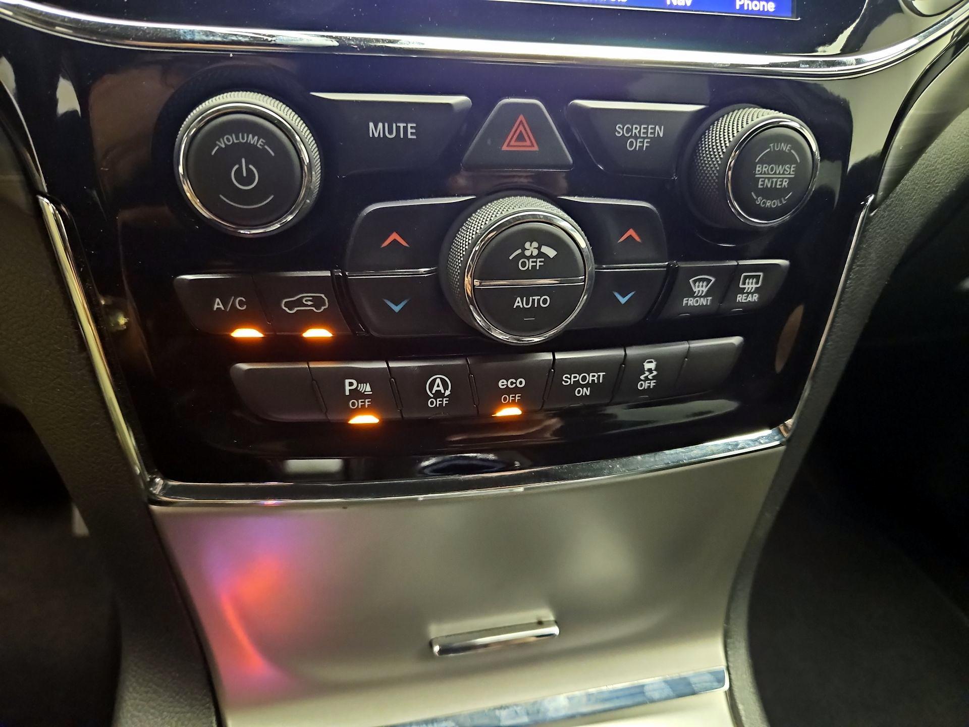 Thumbnail: 2020 Jeep Grand Cherokee - 17