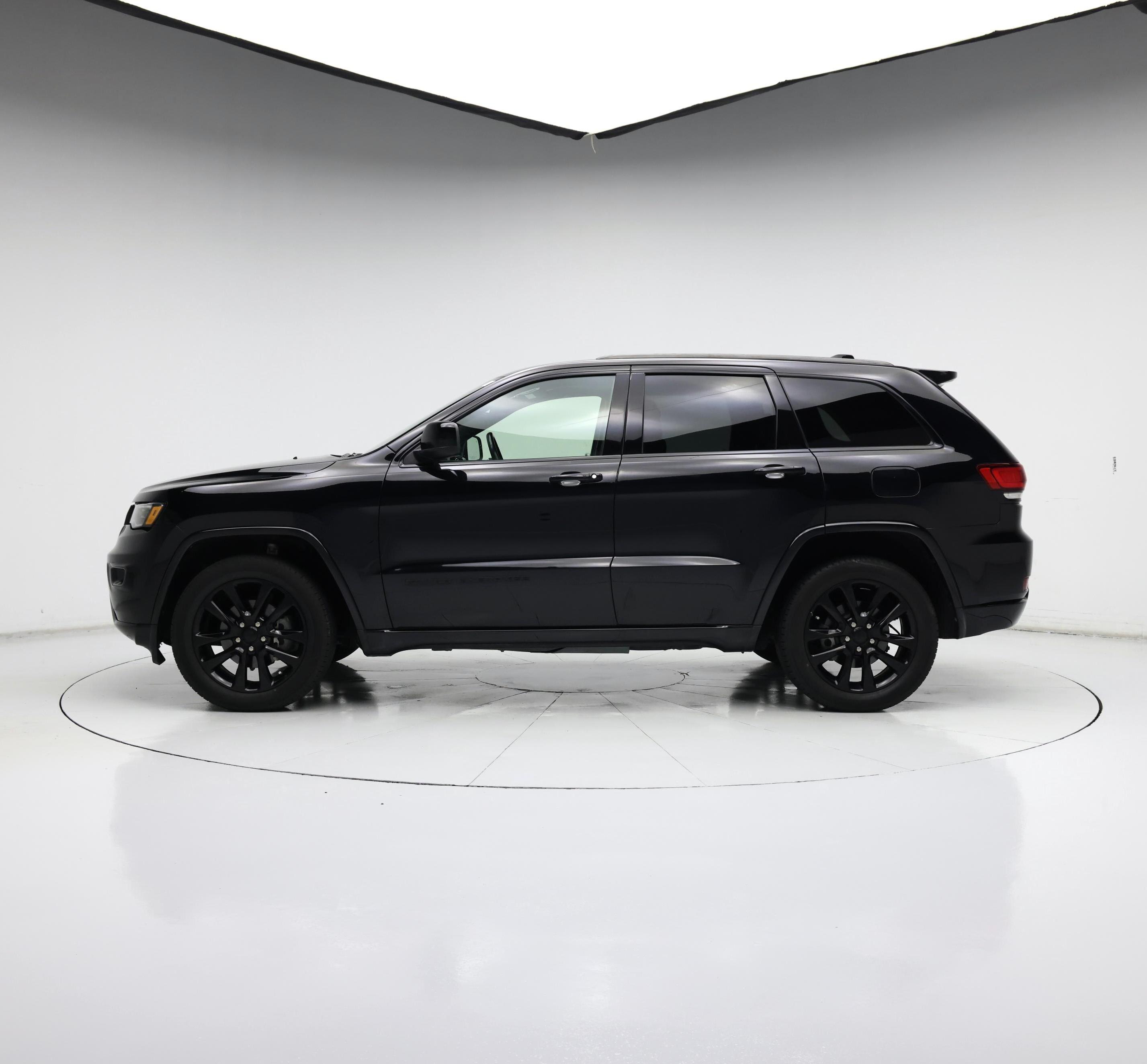 Thumbnail: 2020 Jeep Grand Cherokee - 3
