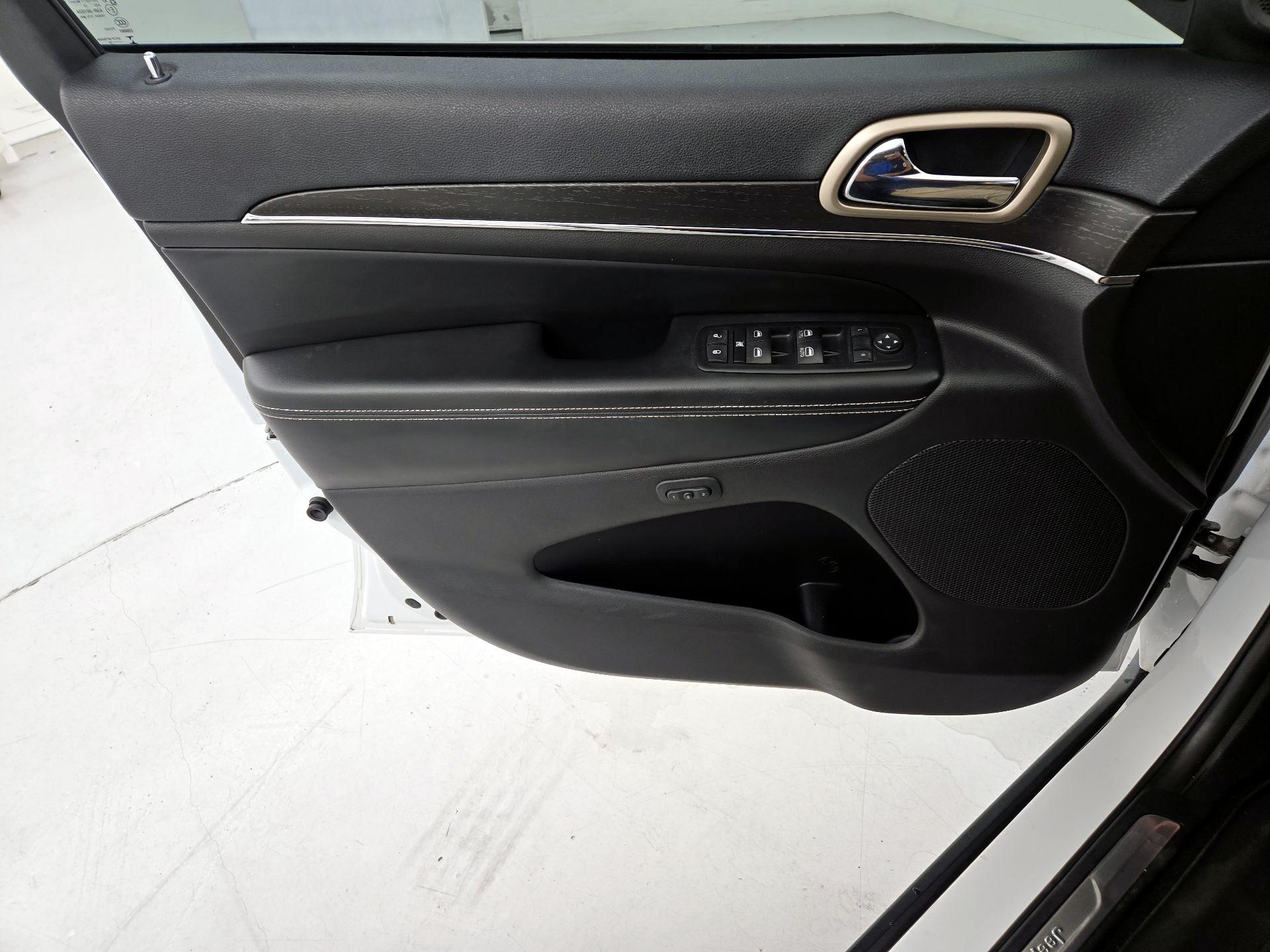 Thumbnail: 2015 Jeep Grand Cherokee - 12