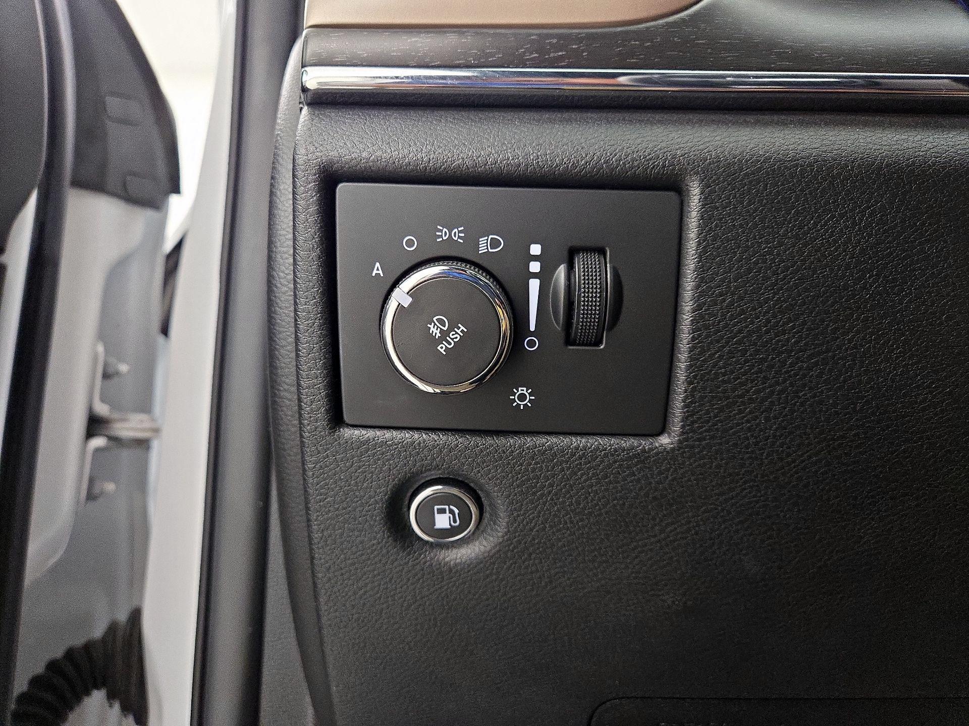 Thumbnail: 2015 Jeep Grand Cherokee - 13