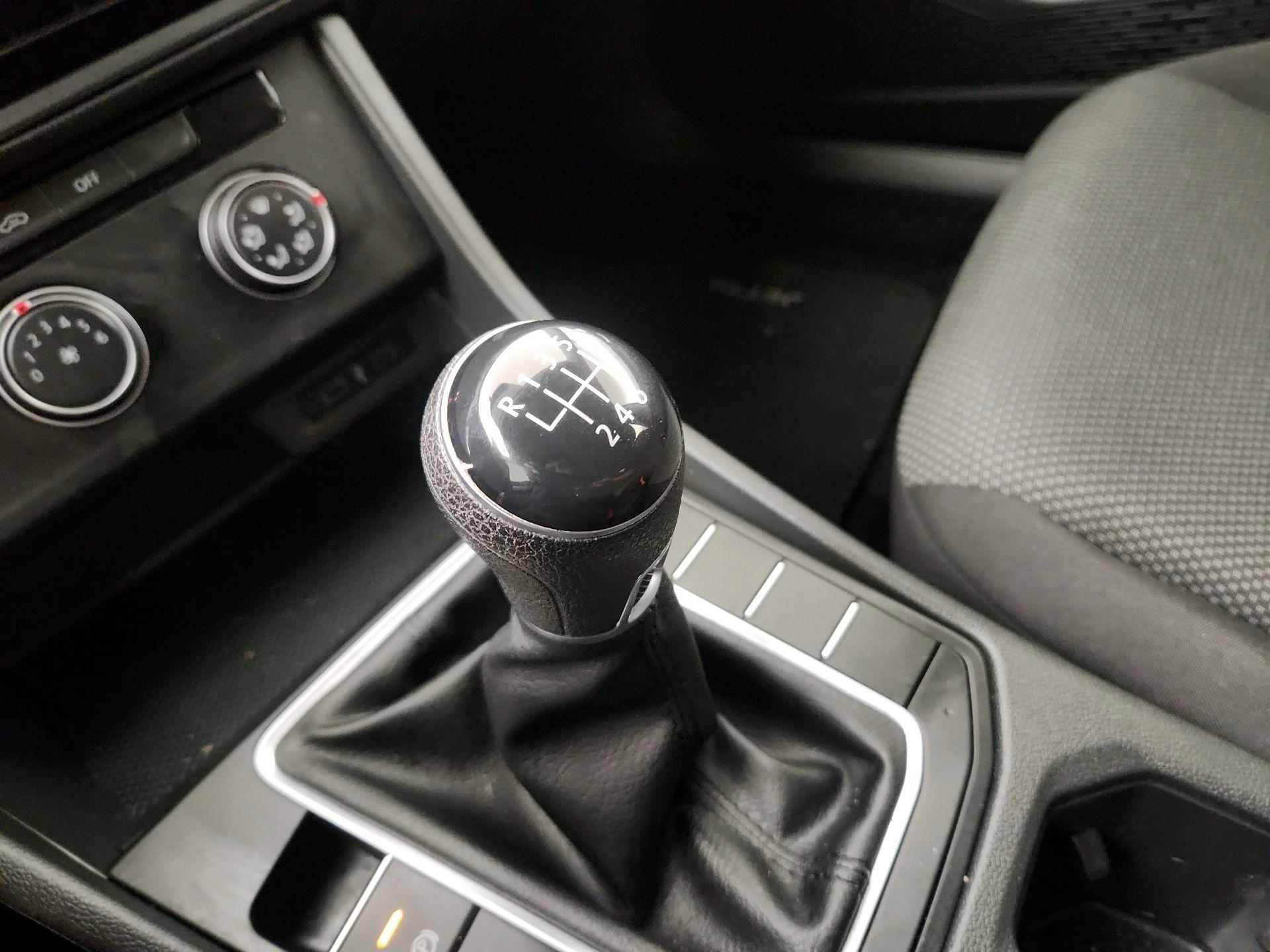 Thumbnail: 2021 Volkswagen Jetta - 15