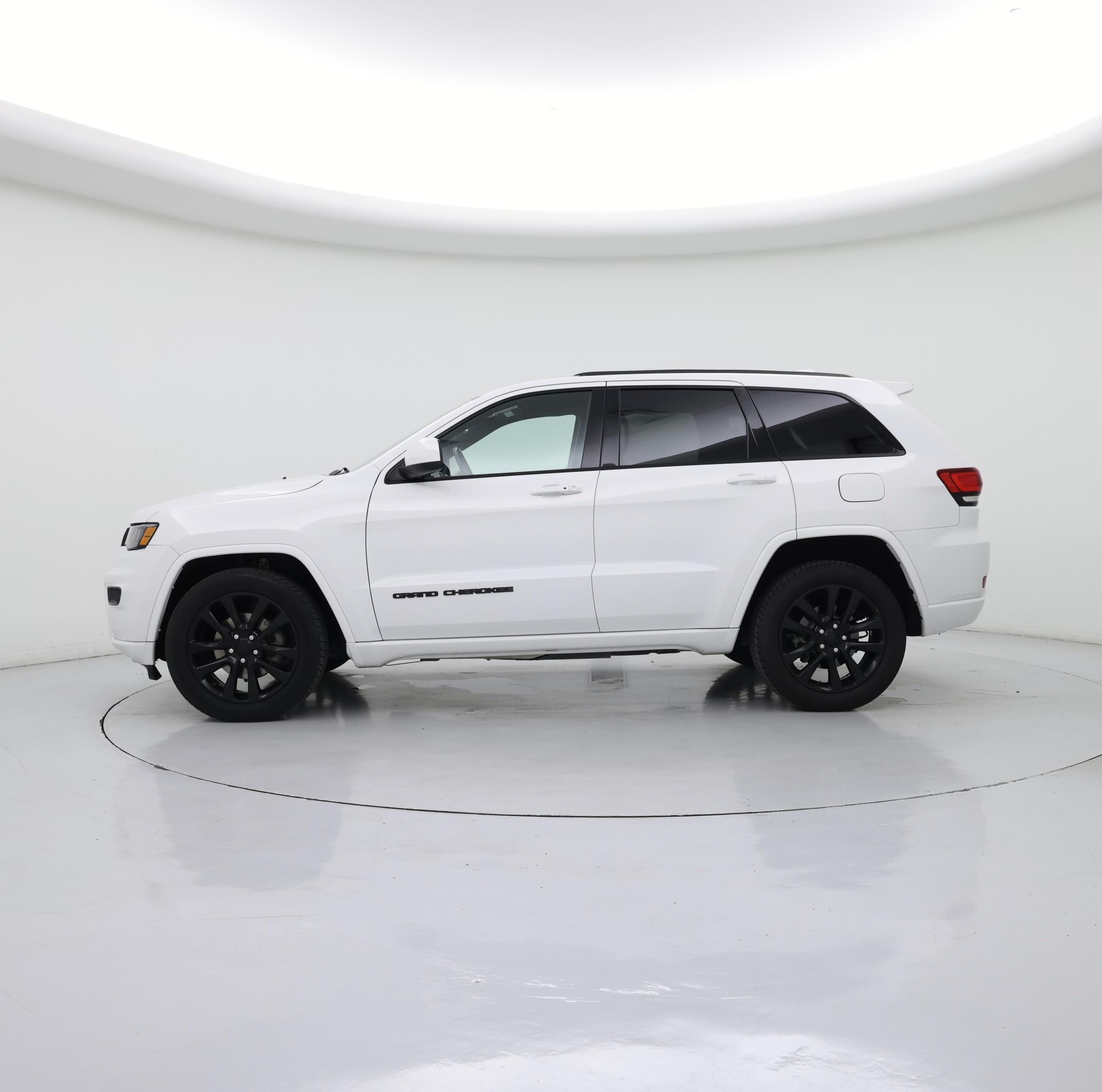 Thumbnail: 2018 Jeep Grand Cherokee - 3