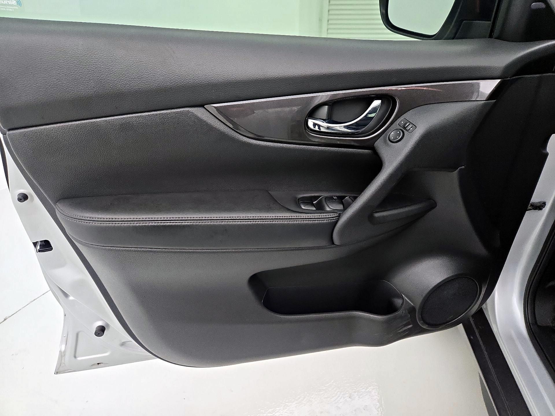 Thumbnail: 2019 Nissan Rogue - 12