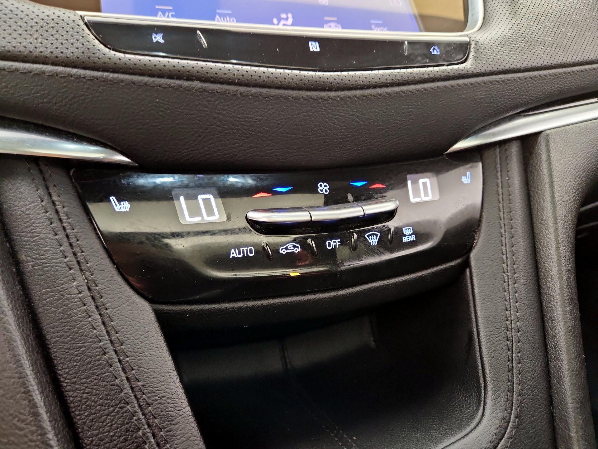 Thumbnail: 2021 Cadillac XT6 - 16