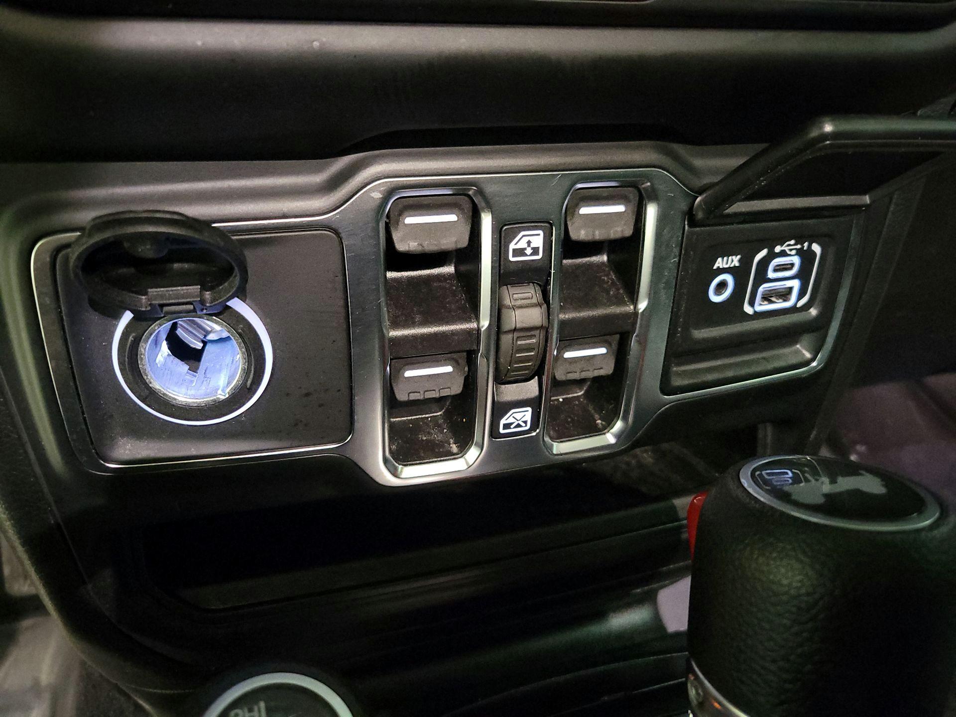 Thumbnail: 2021 Jeep Wrangler - 18