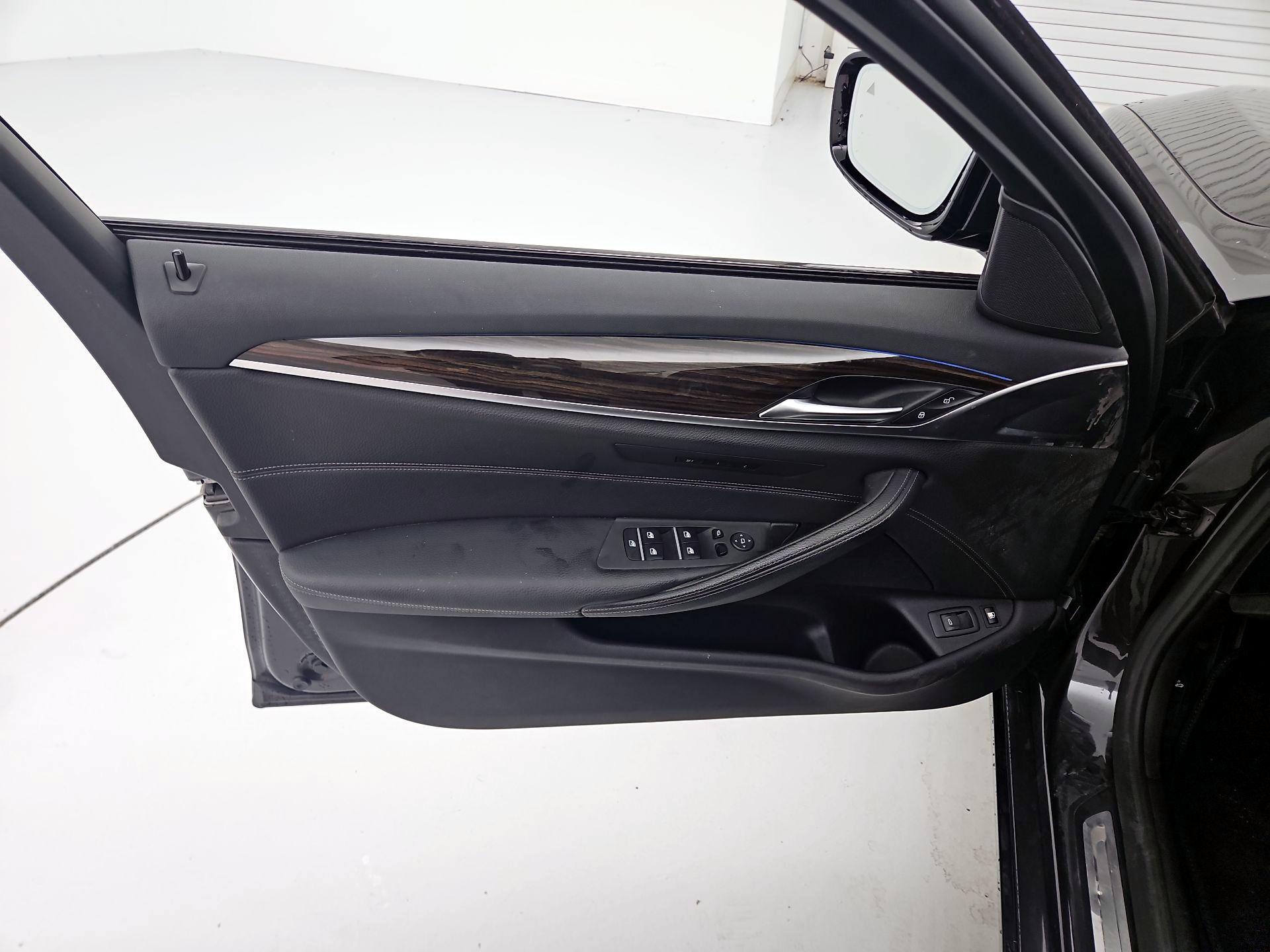 Thumbnail: 2021 BMW 5 Series - 12