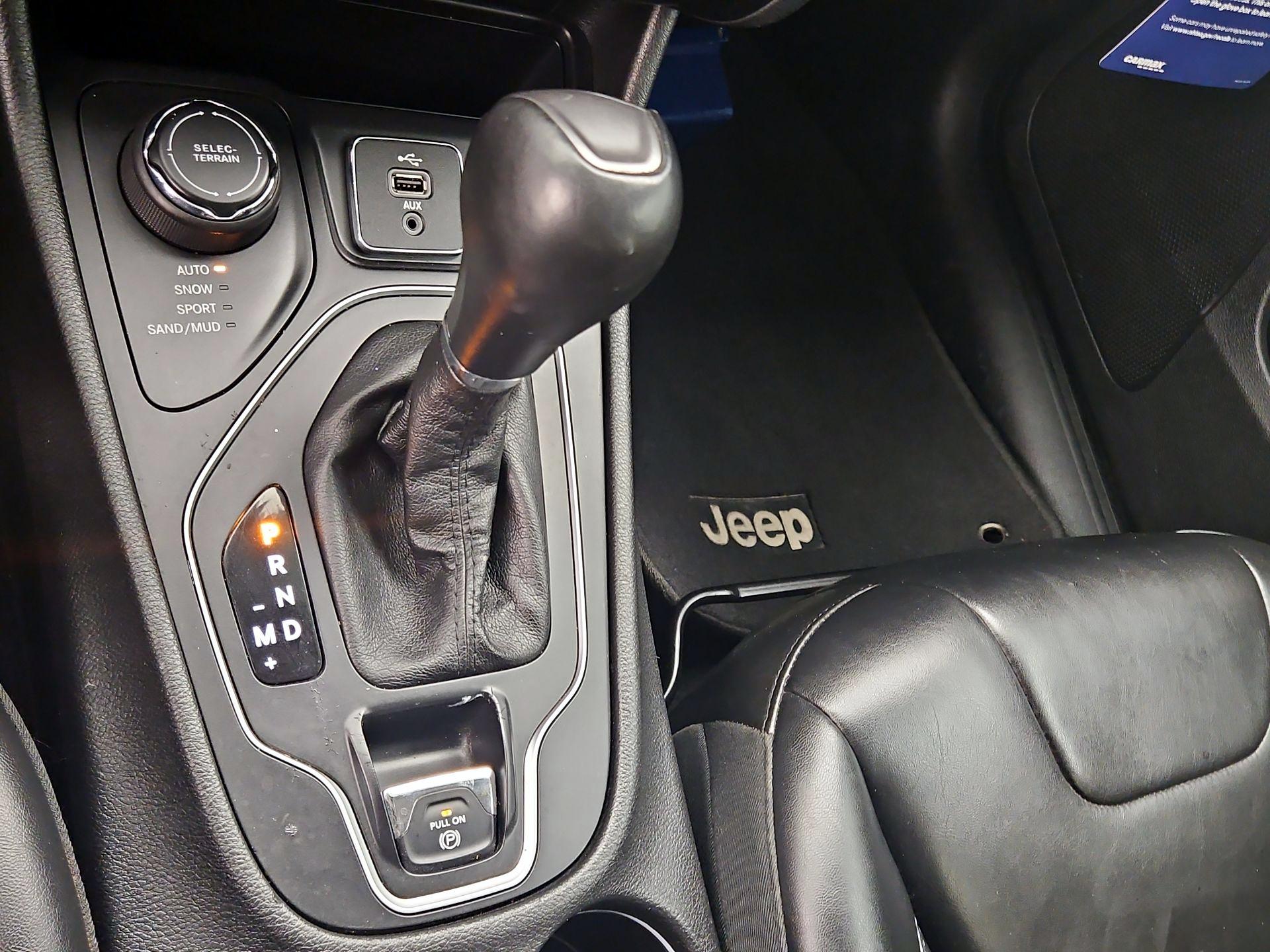 Thumbnail: 2019 Jeep Cherokee - 17
