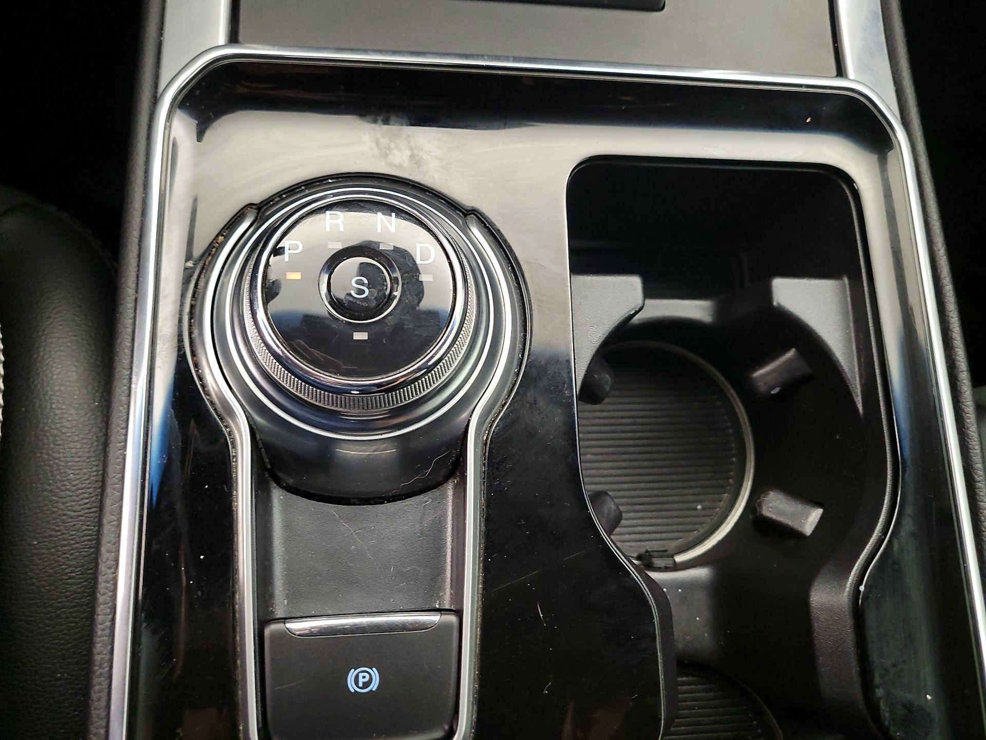 Thumbnail: 2019 Ford Edge - 15