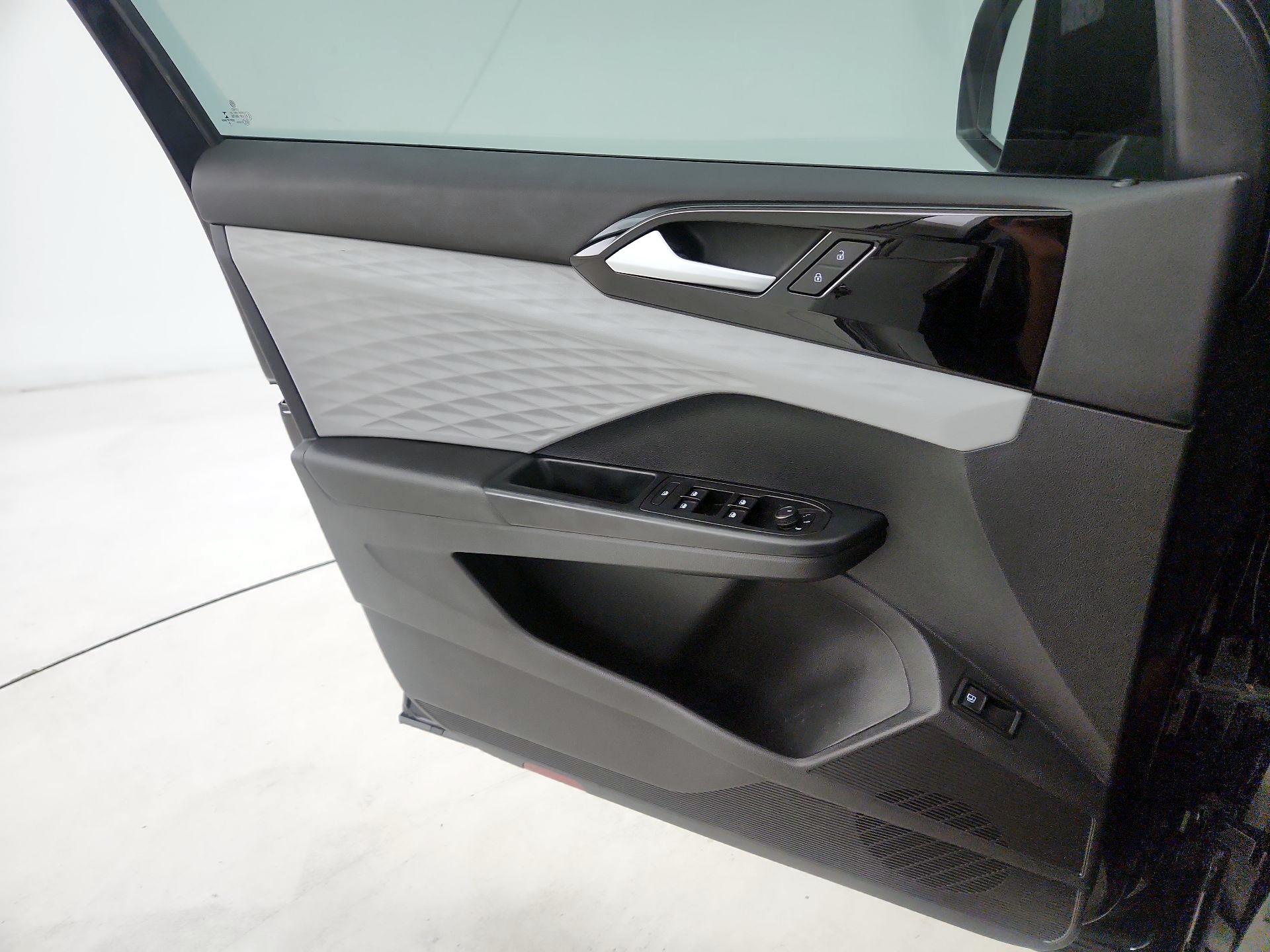 Thumbnail: 2022 Volkswagen Taos - 12