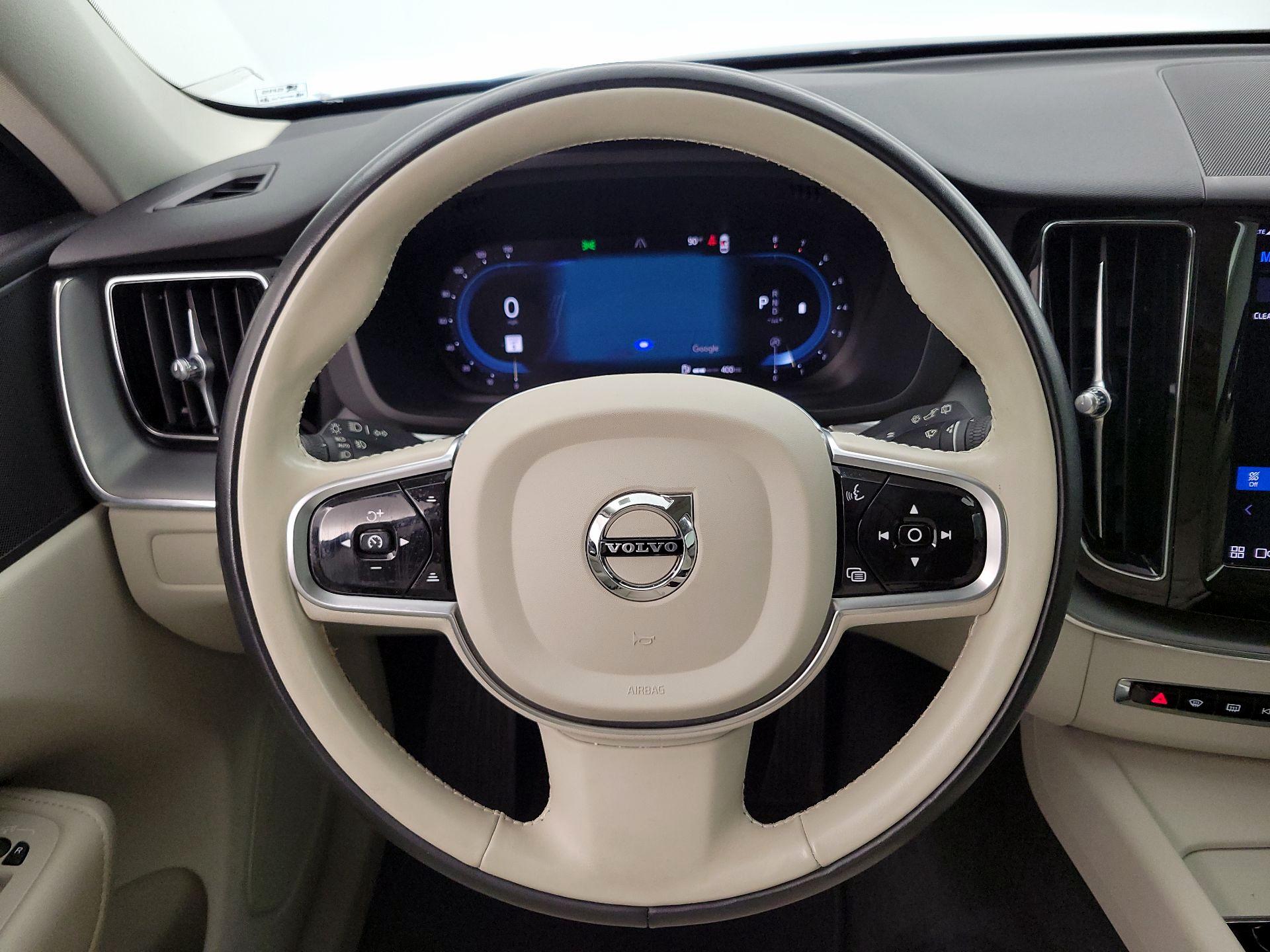 Thumbnail: 2023 Volvo XC60 - 10