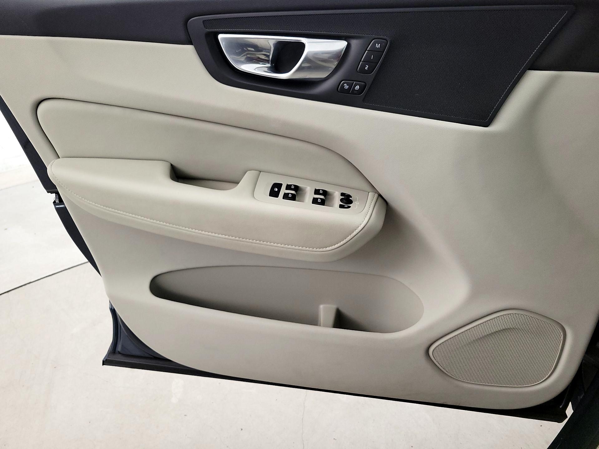 Thumbnail: 2023 Volvo XC60 - 12