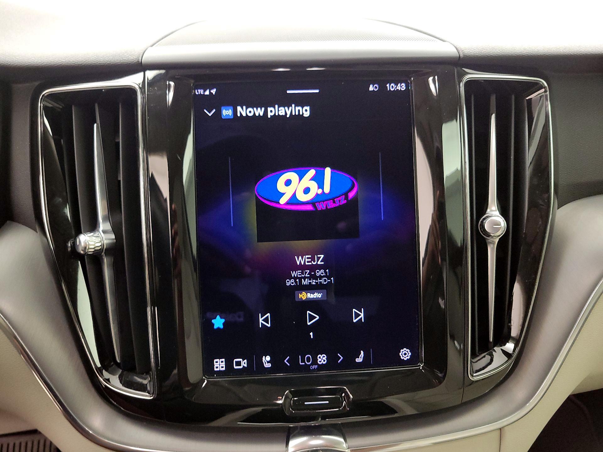 Thumbnail: 2023 Volvo XC60 - 15
