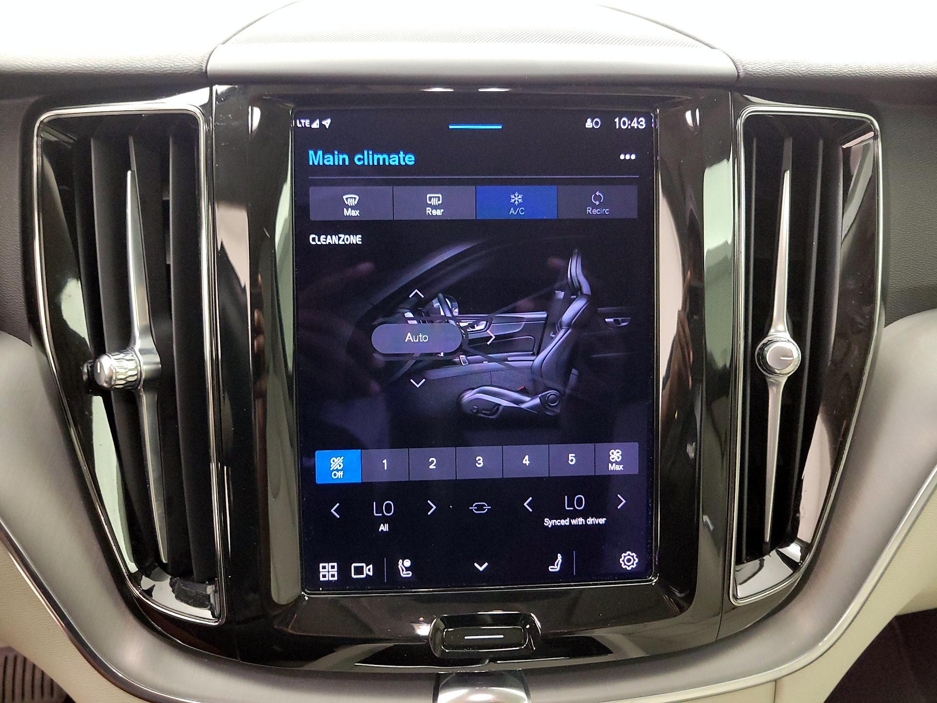 Thumbnail: 2023 Volvo XC60 - 16