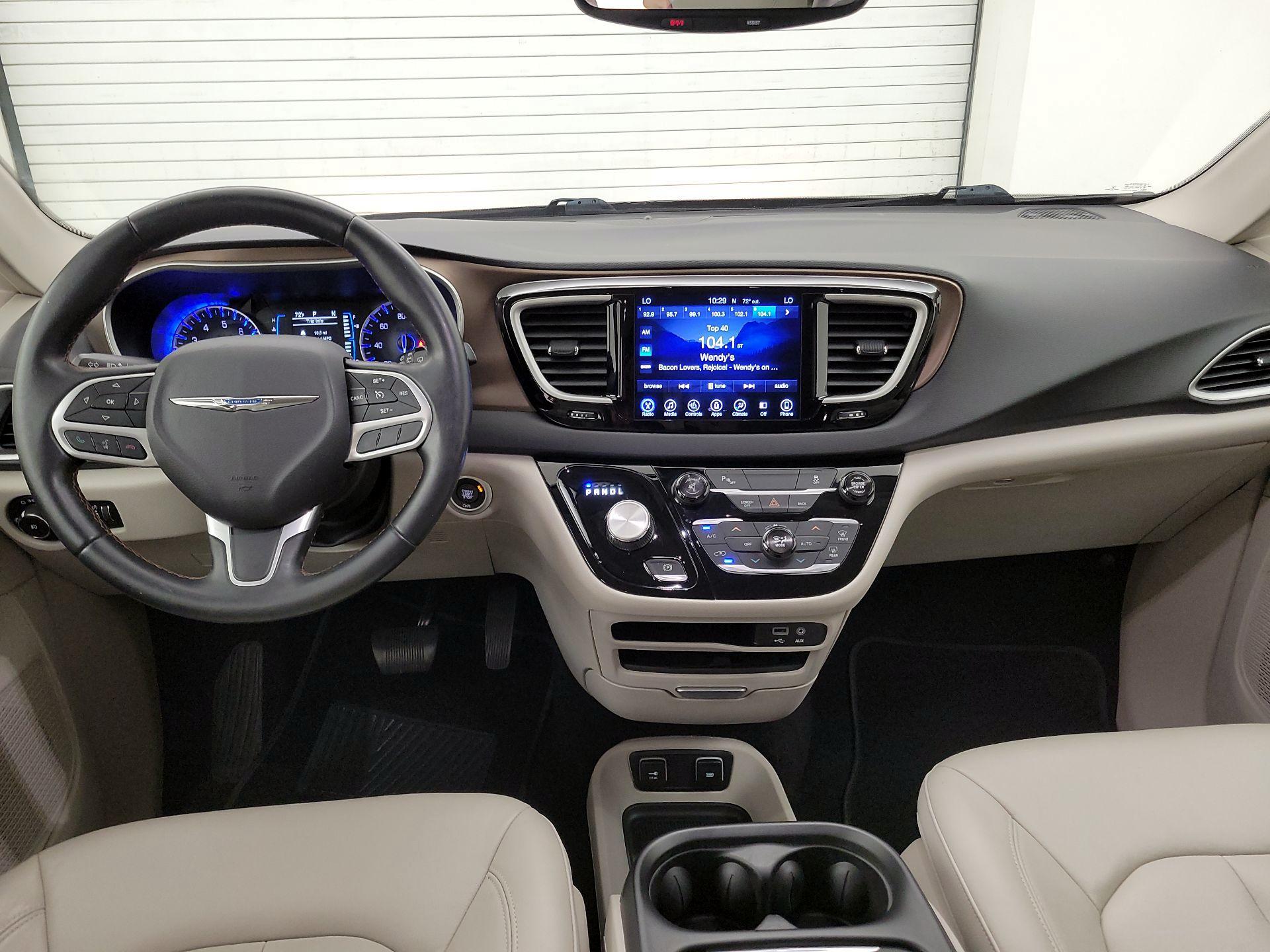 Thumbnail: 2017 Chrysler Pacifica - 9