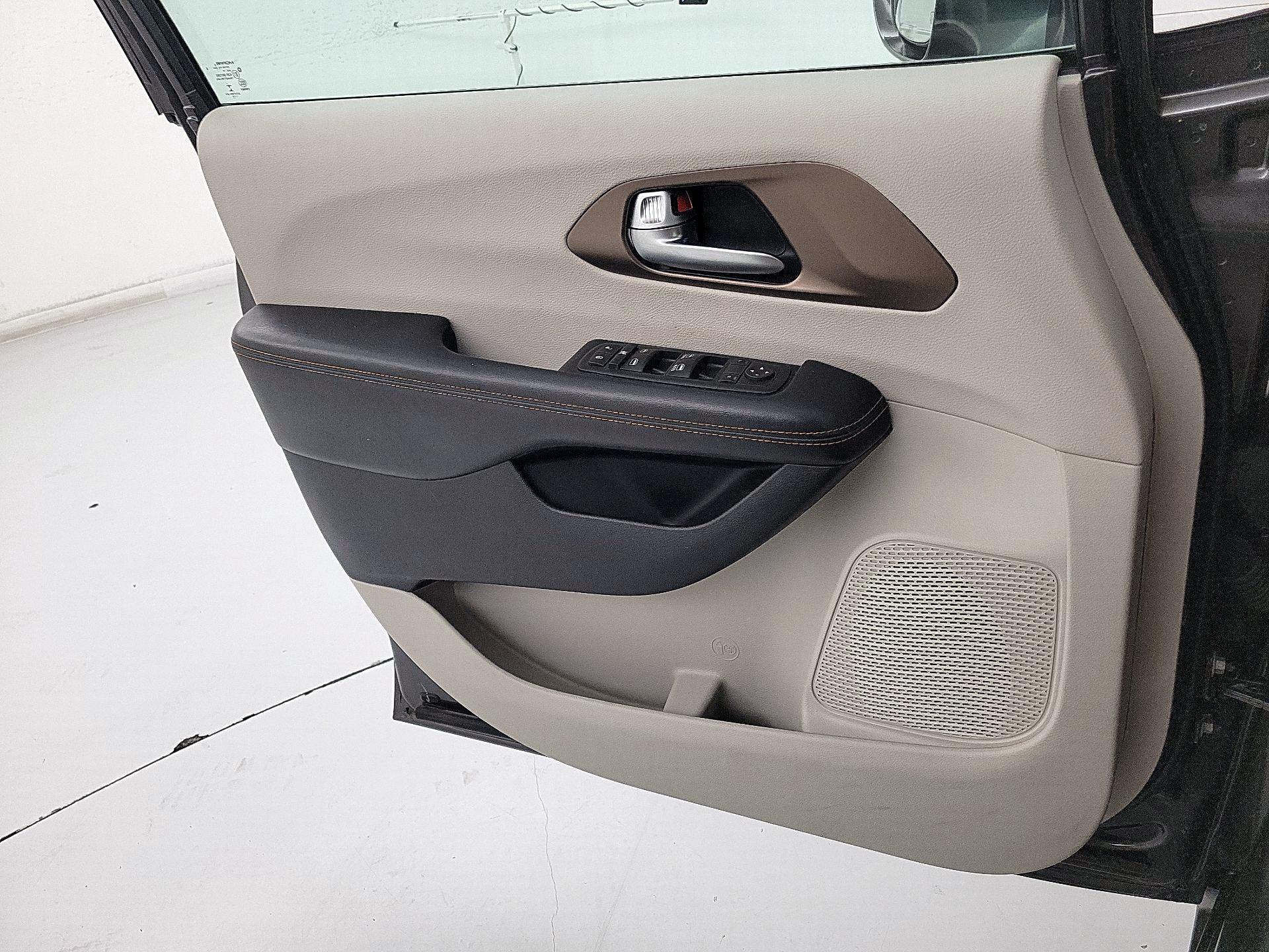Thumbnail: 2017 Chrysler Pacifica - 12