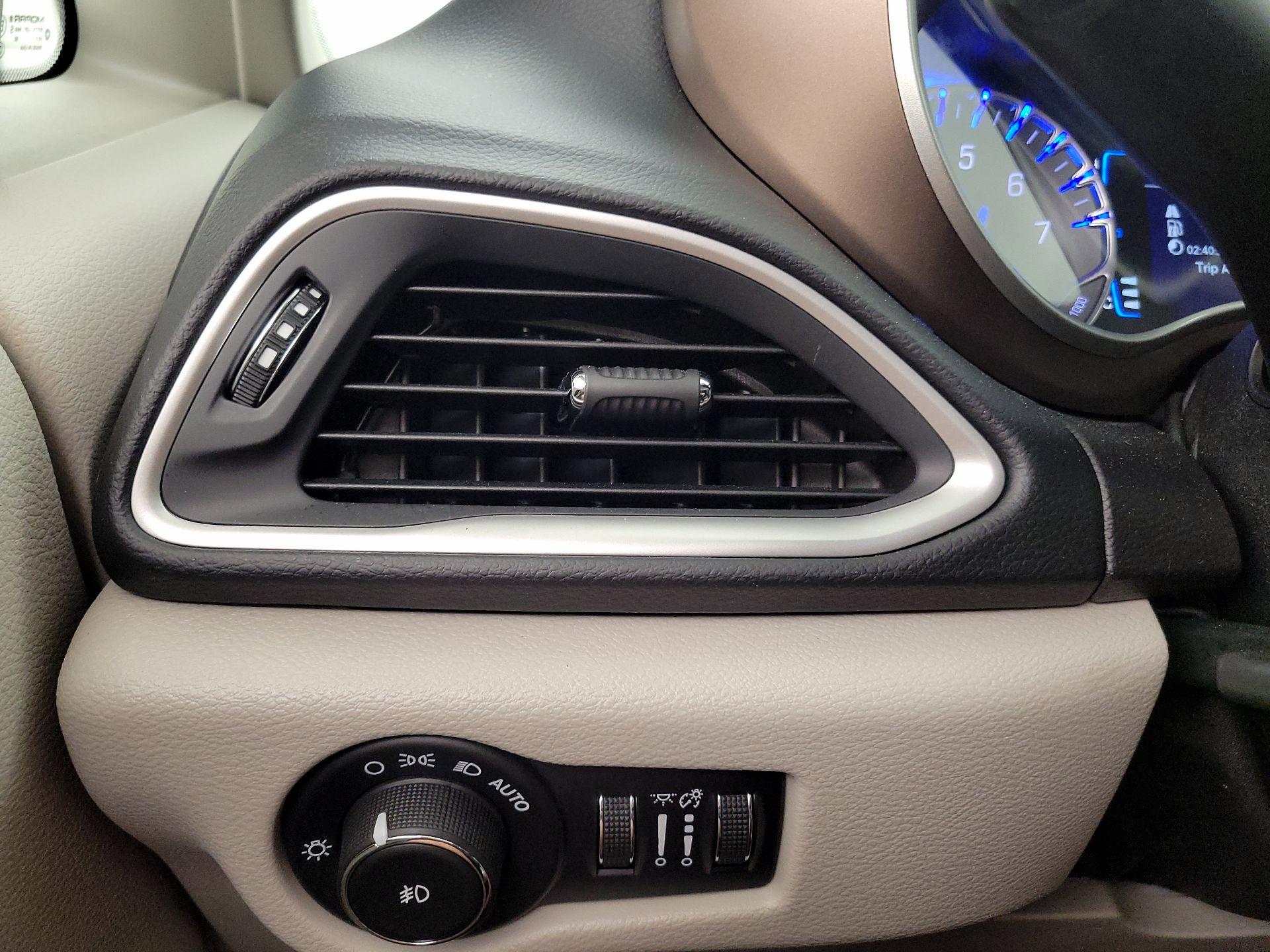 Thumbnail: 2017 Chrysler Pacifica - 13