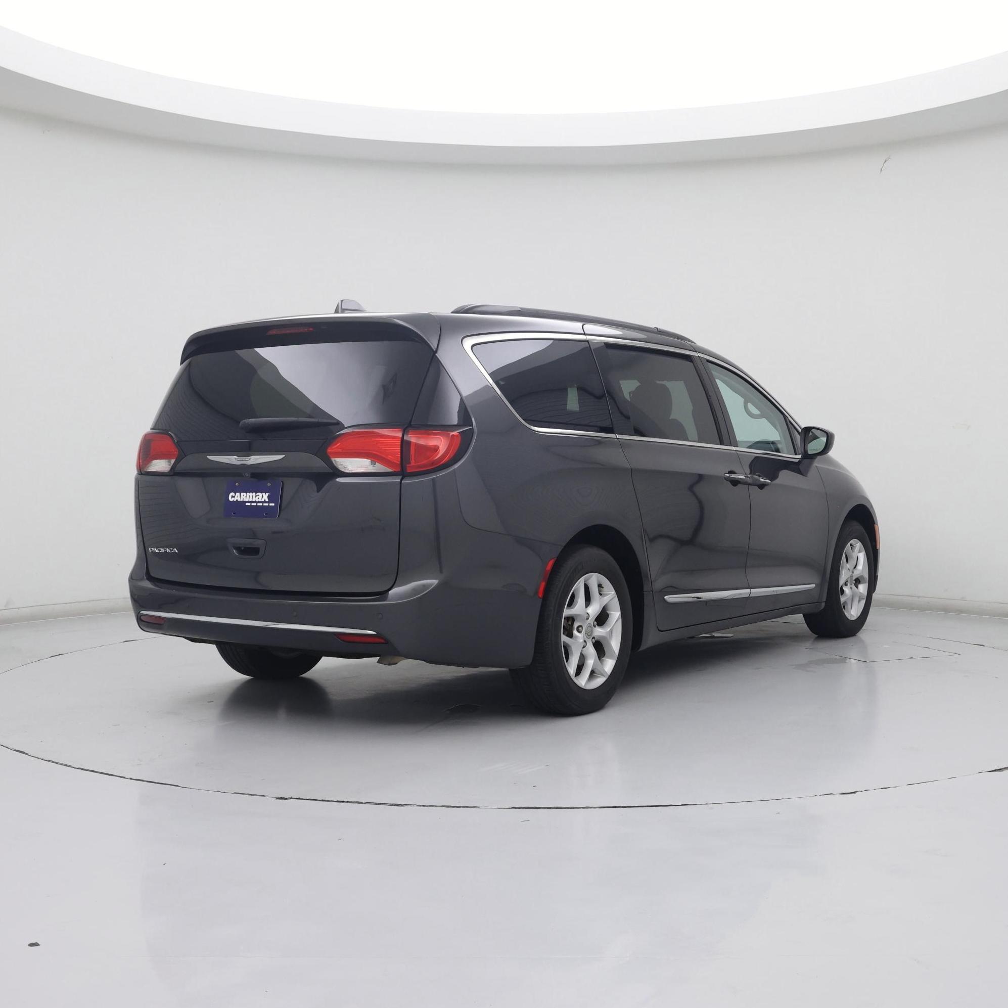Thumbnail: 2017 Chrysler Pacifica - 8
