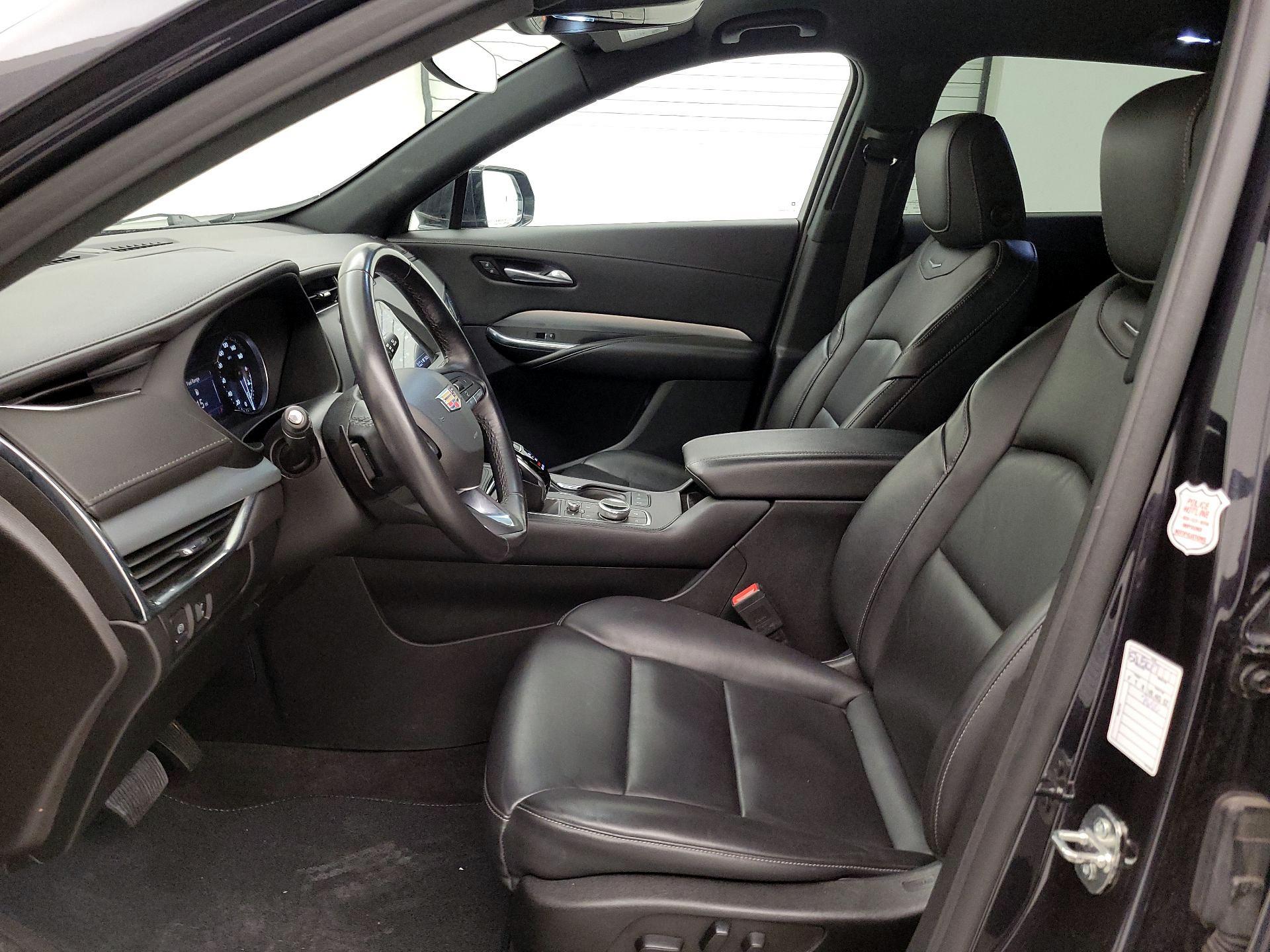 Thumbnail: 2023 Cadillac XT4 - 11