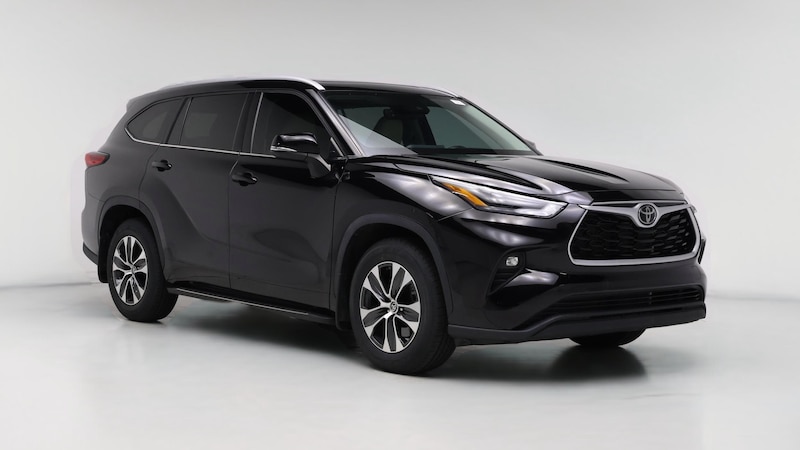 2022 Toyota Highlander XLE Hero Image