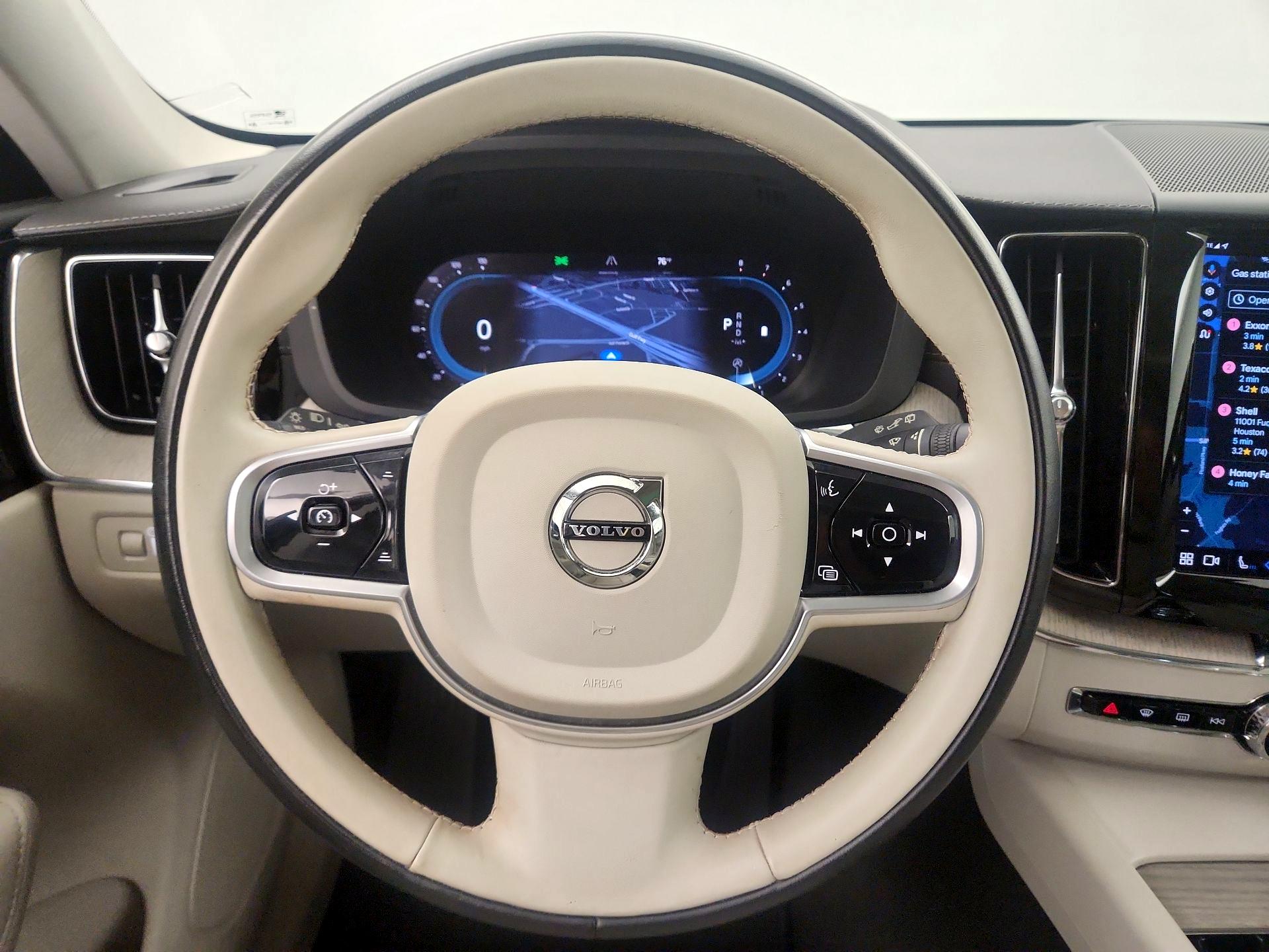 Thumbnail: 2022 Volvo XC60 - 10
