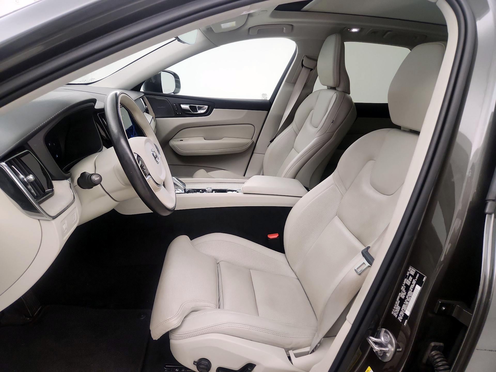 Thumbnail: 2022 Volvo XC60 - 11