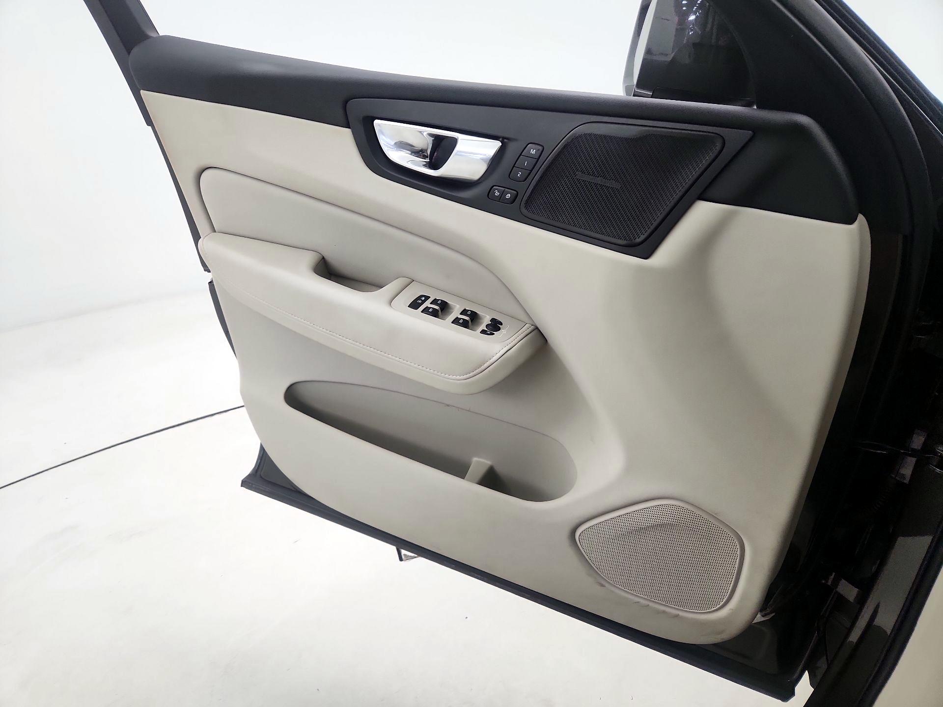 Thumbnail: 2022 Volvo XC60 - 12