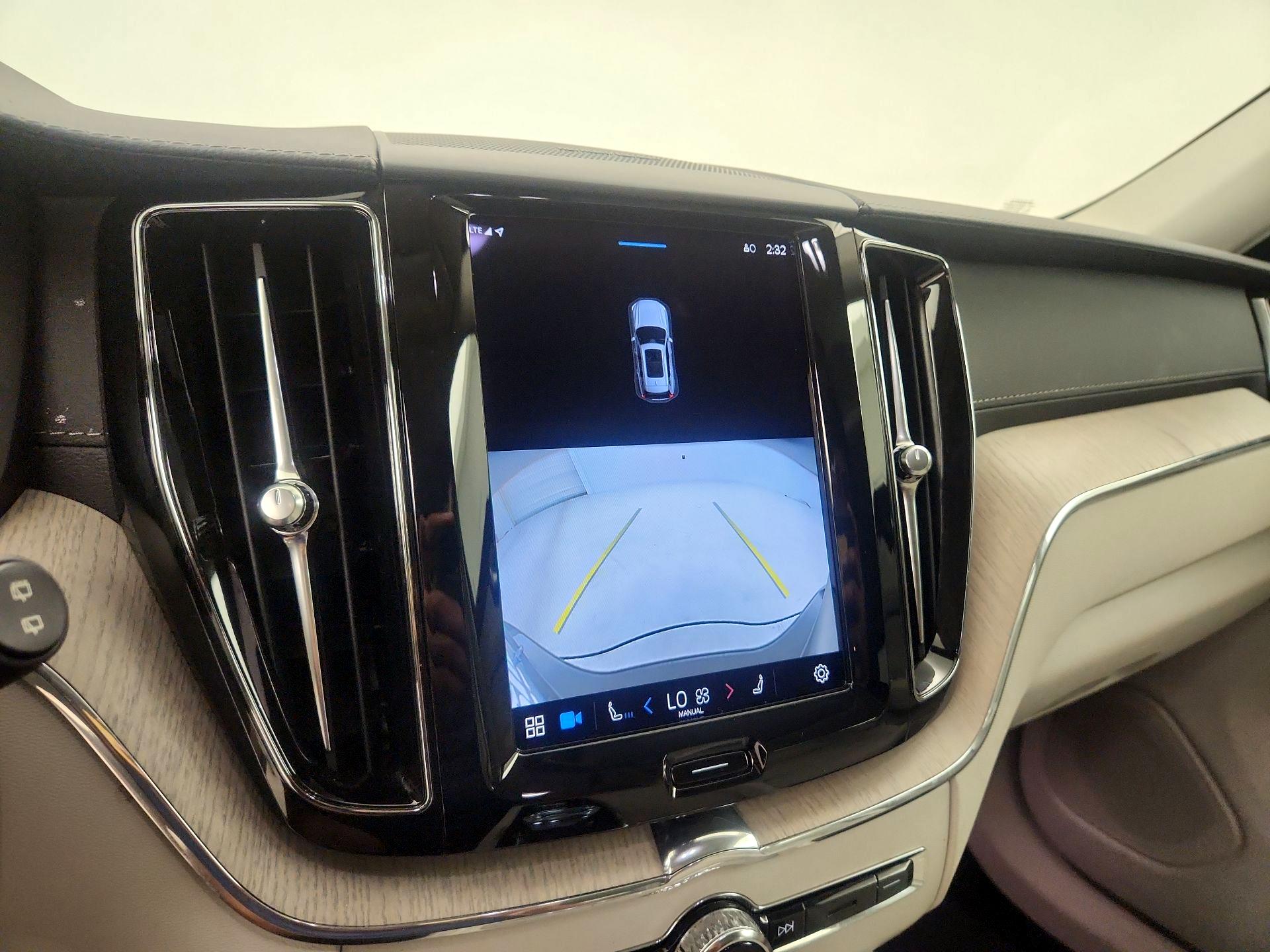Thumbnail: 2022 Volvo XC60 - 15