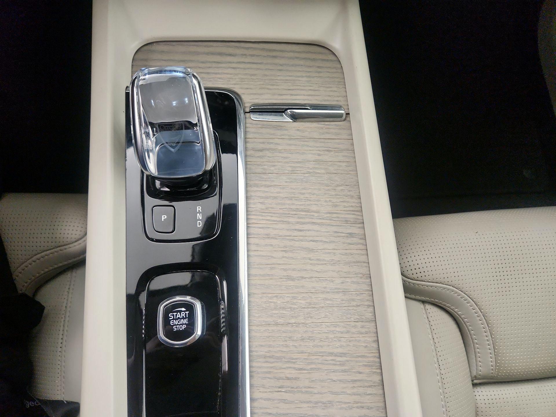 Thumbnail: 2022 Volvo XC60 - 18